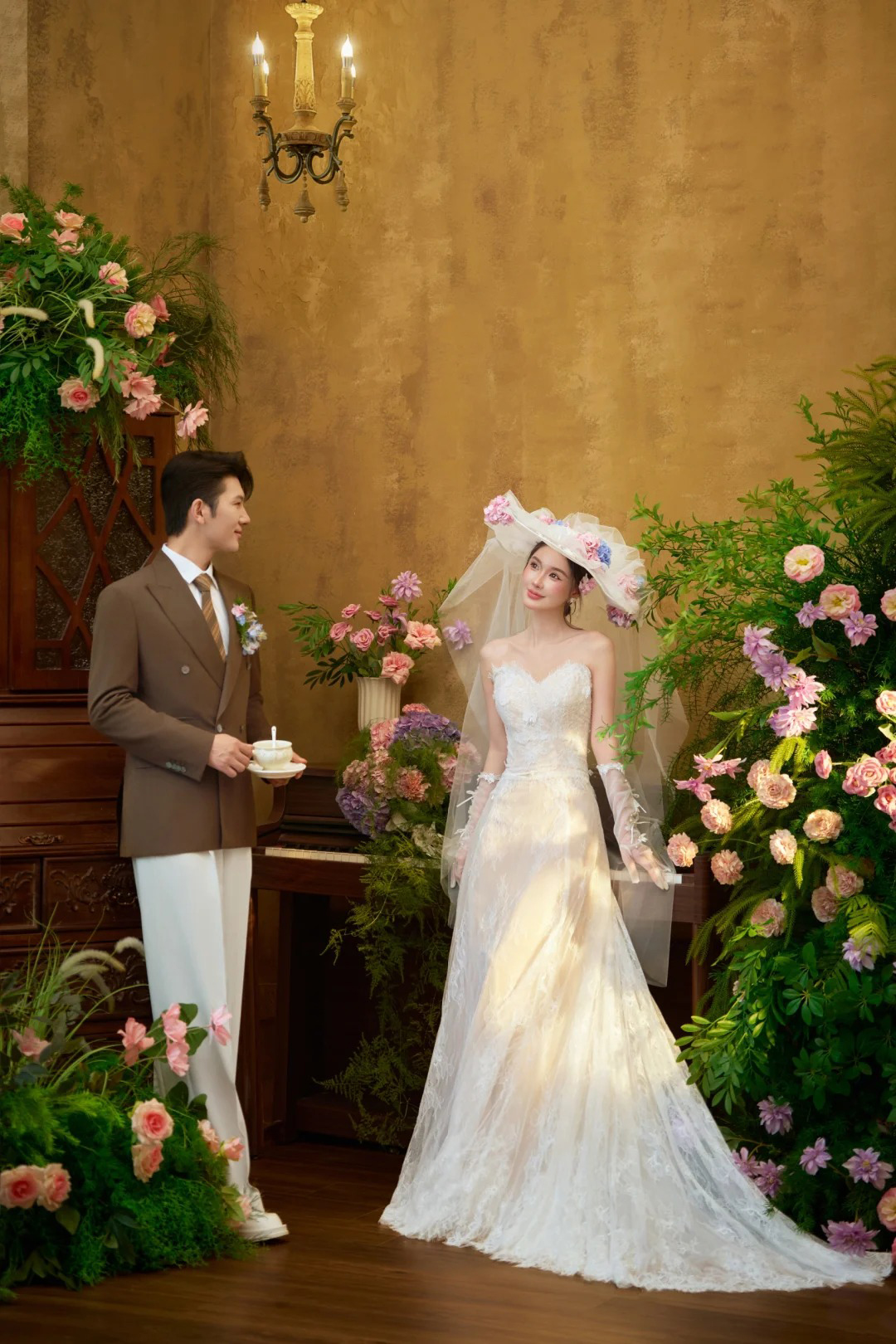 氛围感文艺油画婚照