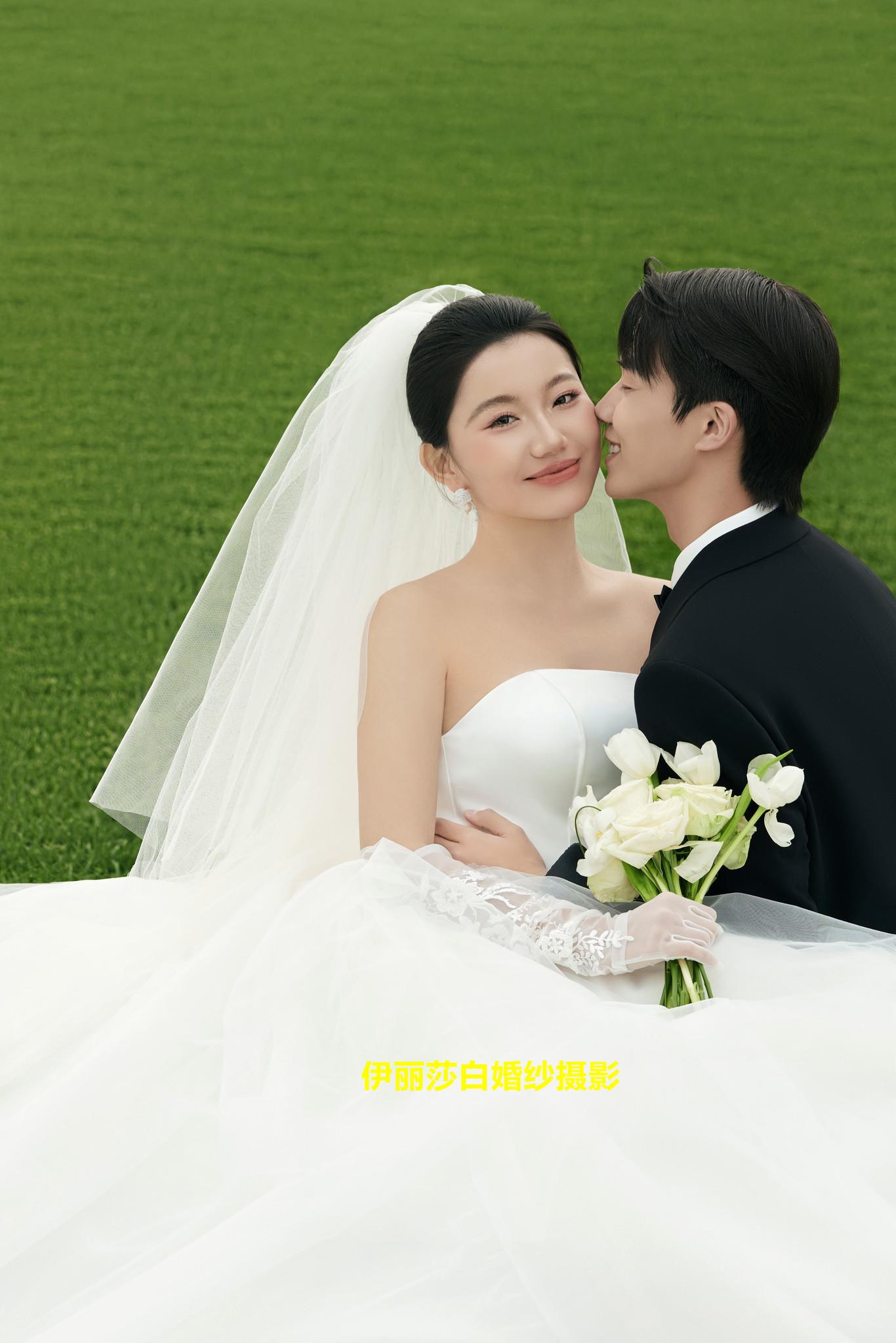 拍婚纱照3888套餐有跟妆+秀和+礼服 4699