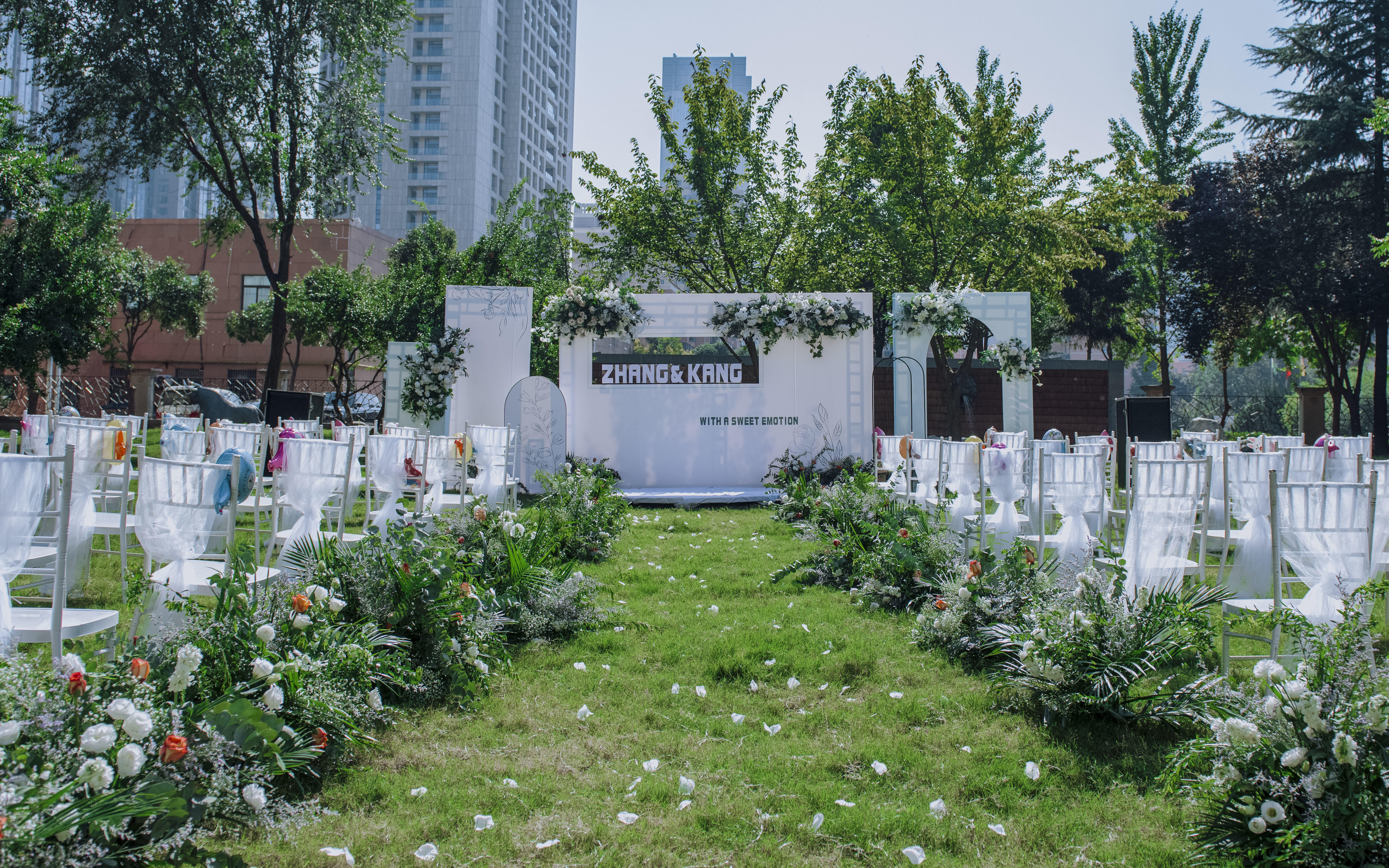 户外    香槟色草坪婚礼  含人员