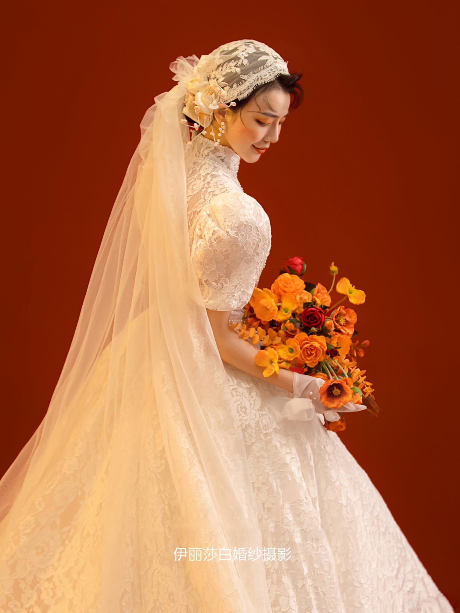 拍婚纱照3888套餐有跟妆+秀和+礼服 