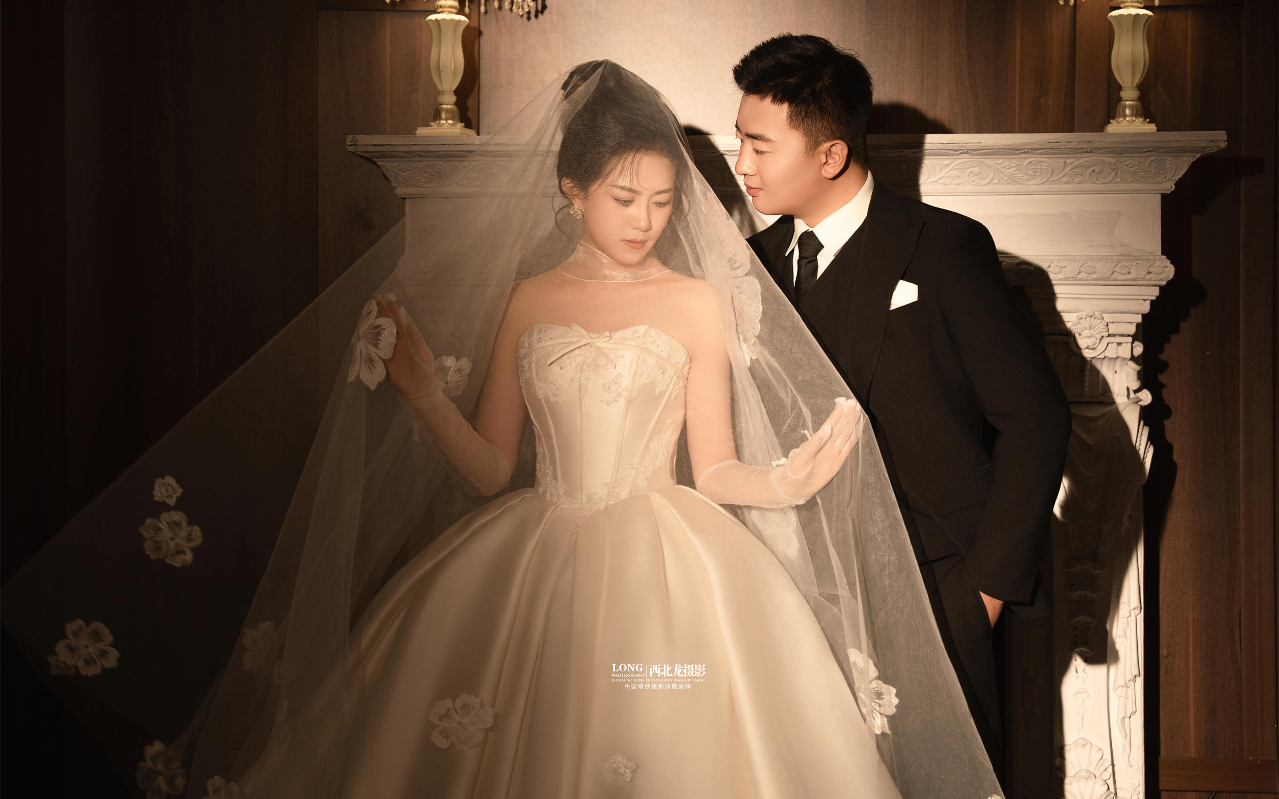 被这组复古光影婚纱照的贵气感拿捏了✨