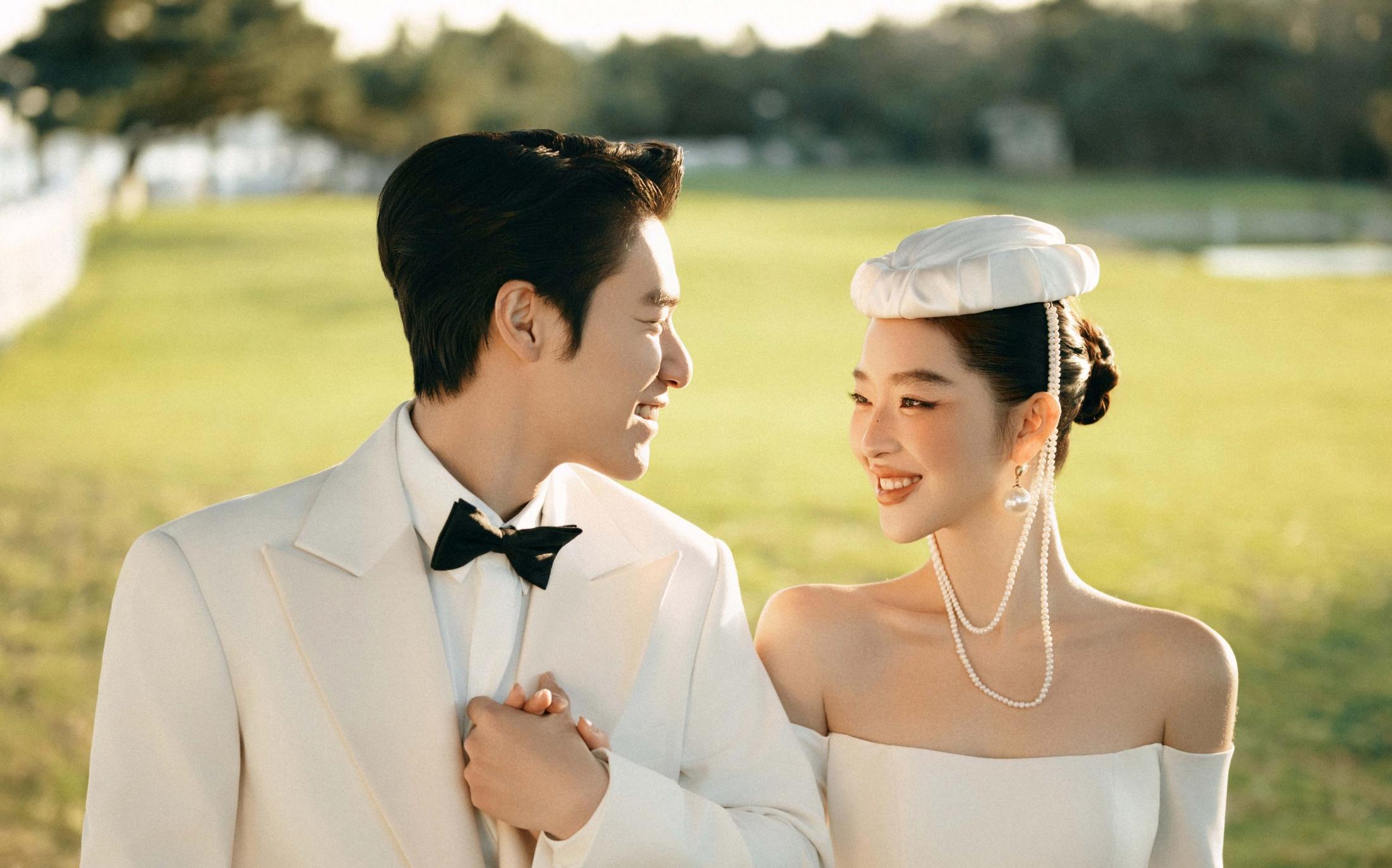 草坪婚照｜头纱轻扬的治愈系浪漫