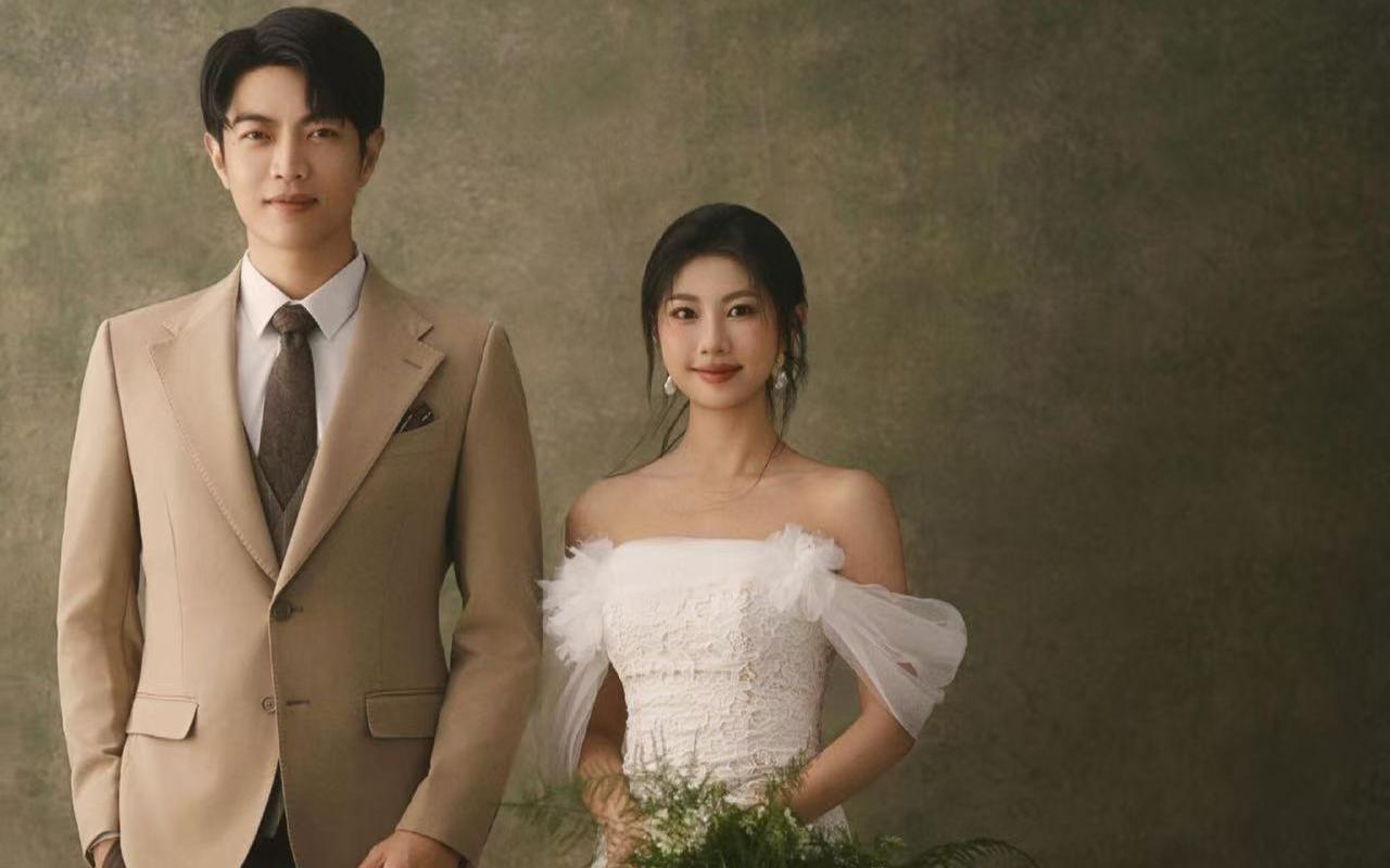 【火爆朋友圈的法式复古婚纱照】