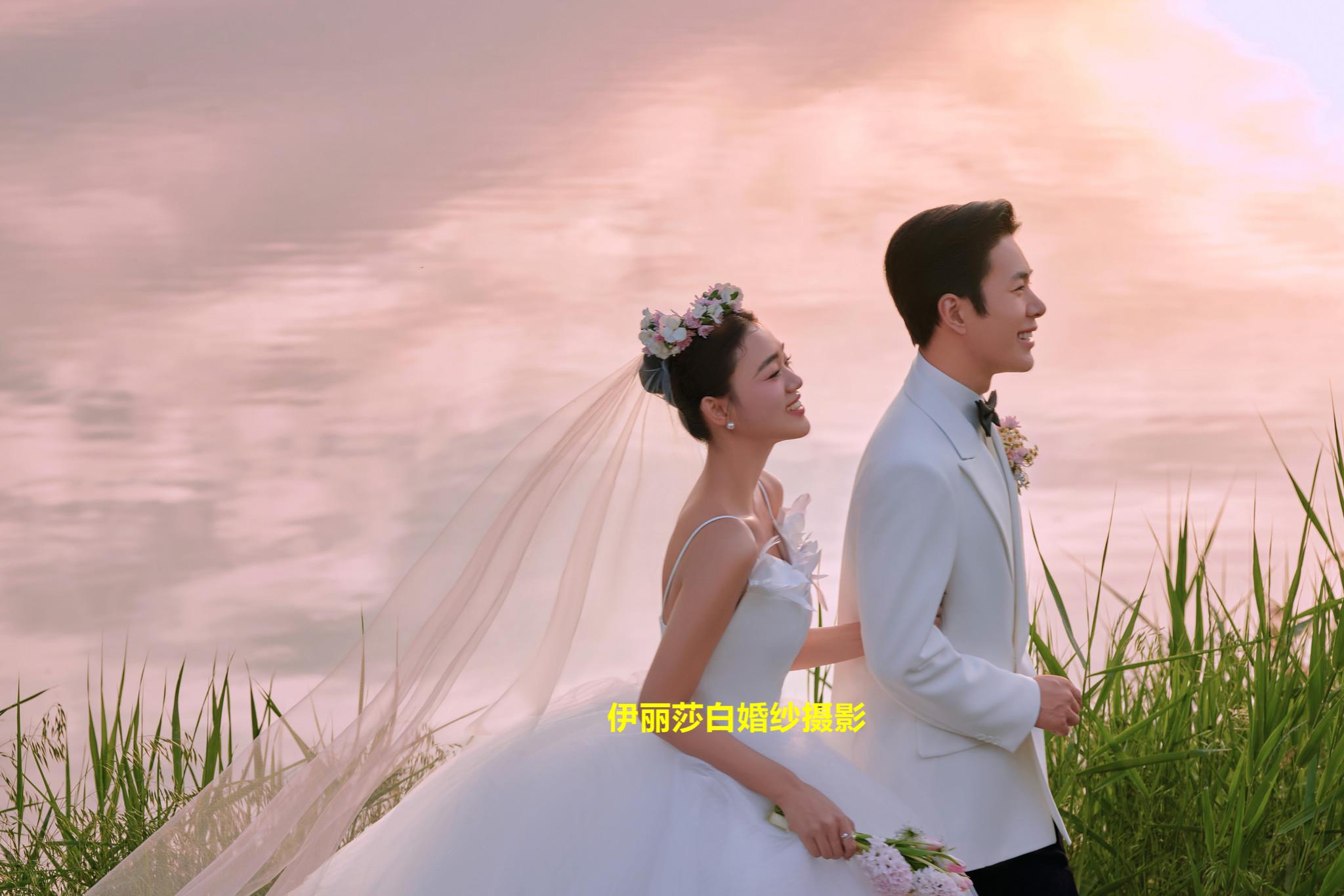 拍婚纱照3888套餐有跟妆+秀和+礼服 4699