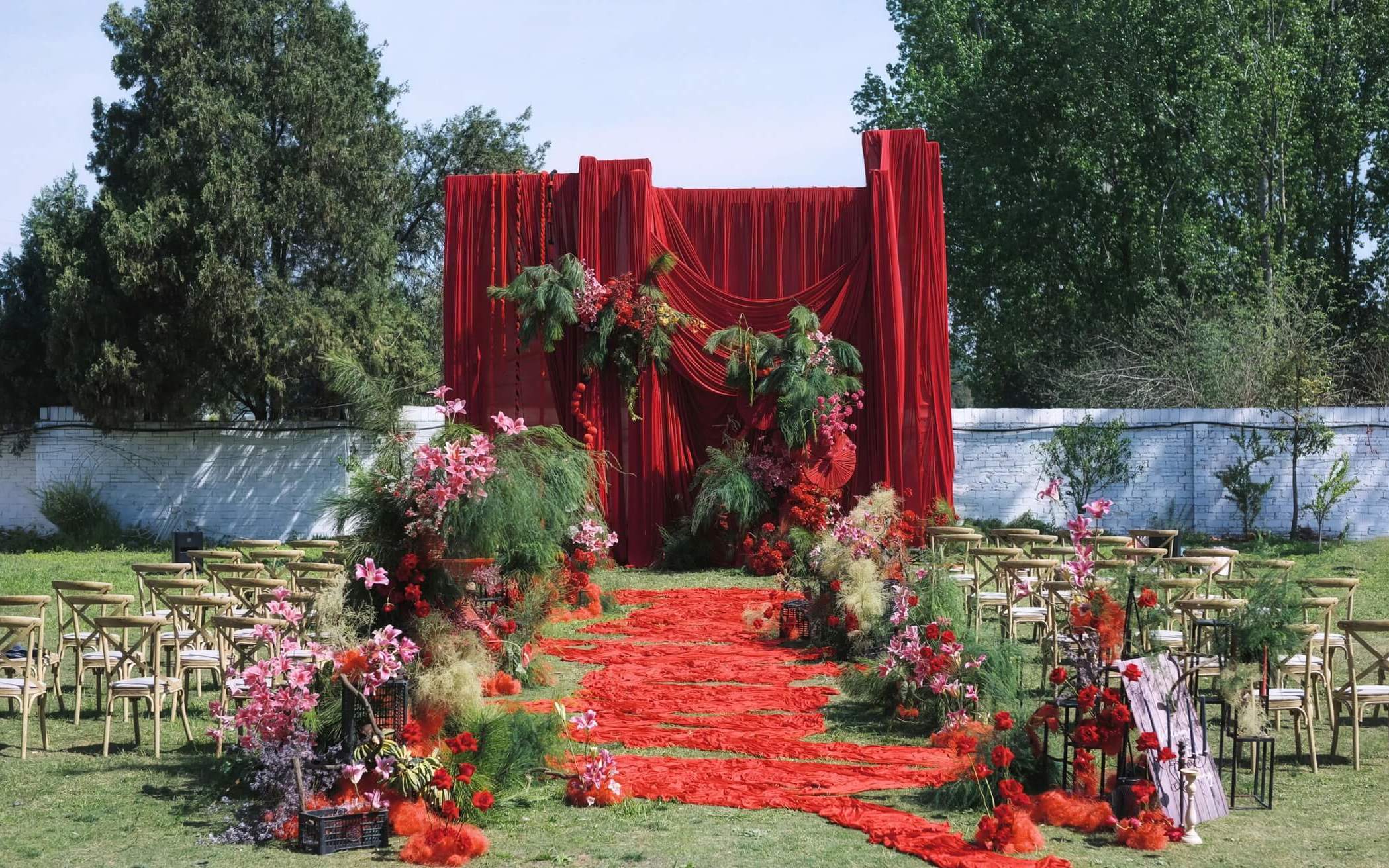【缘梦阁】红色挑高布幔自然系户外婚礼