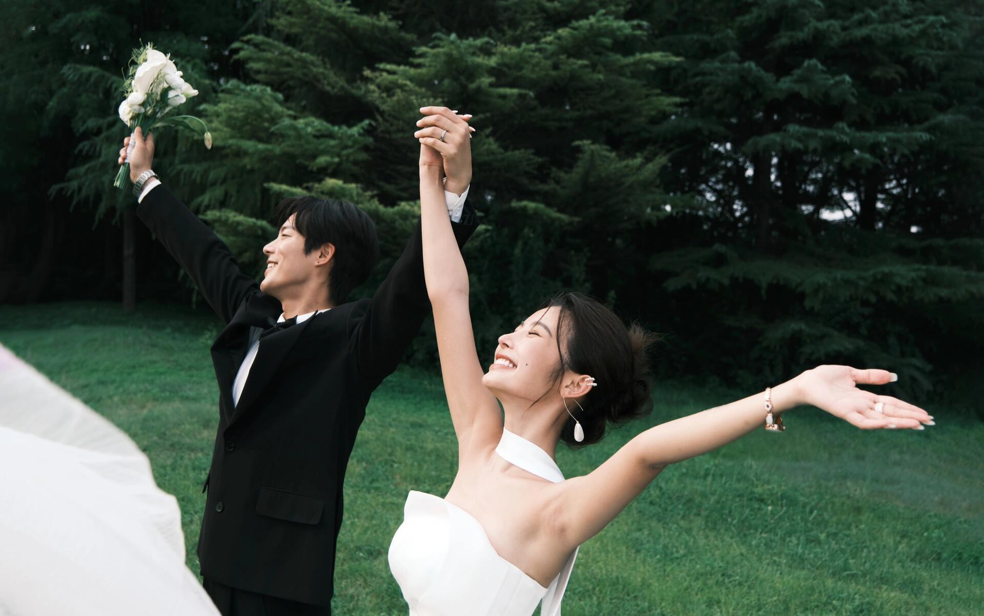 十光堇 | 草坪婚紗照，松弛感在此刻具像化 