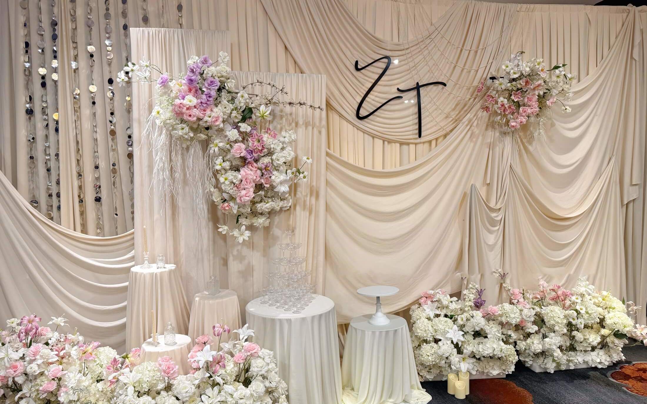 唯美奶油白粉布幔訂婚宴