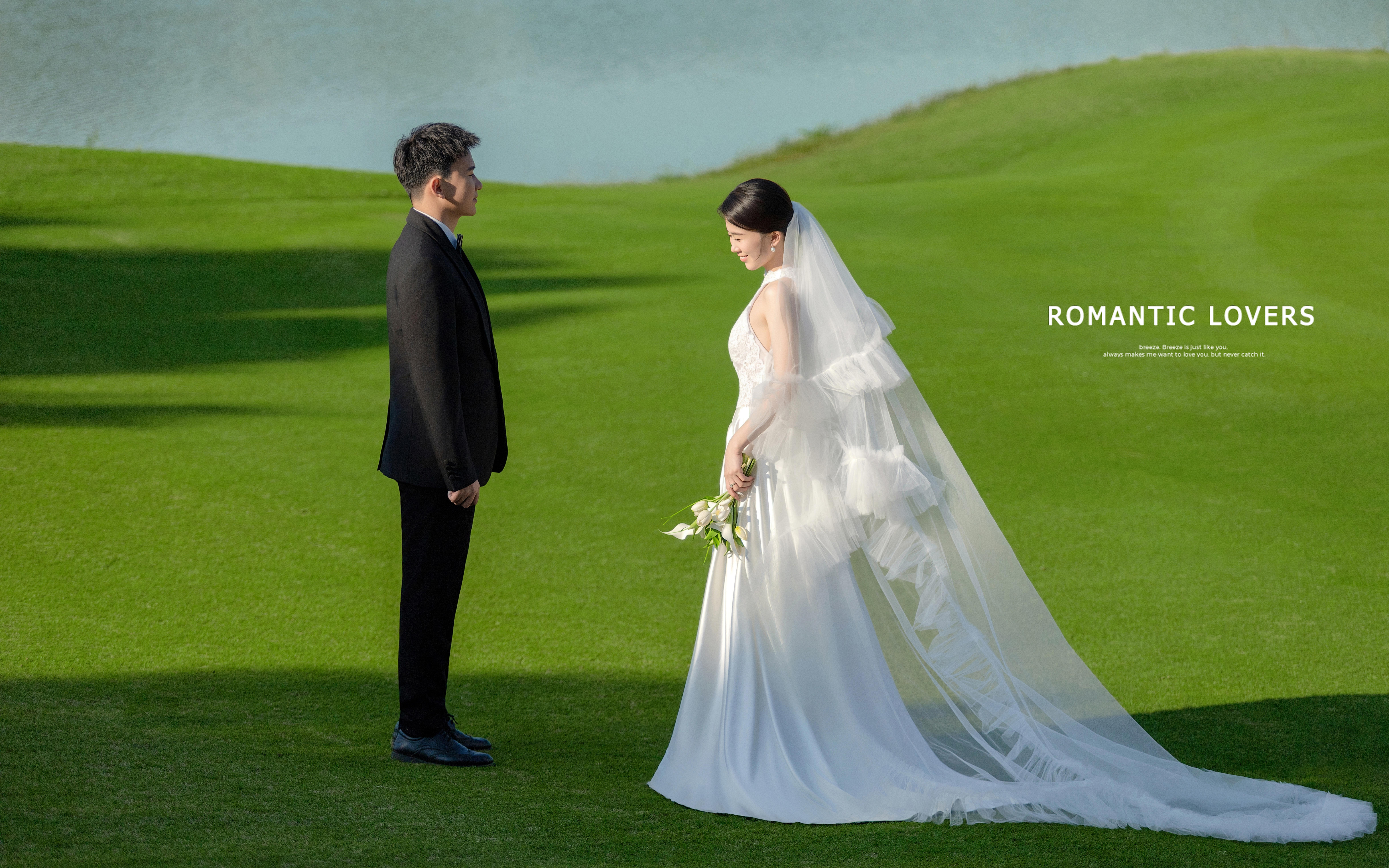 像电影截图一样的婚纱照📸韩系草坪上大分