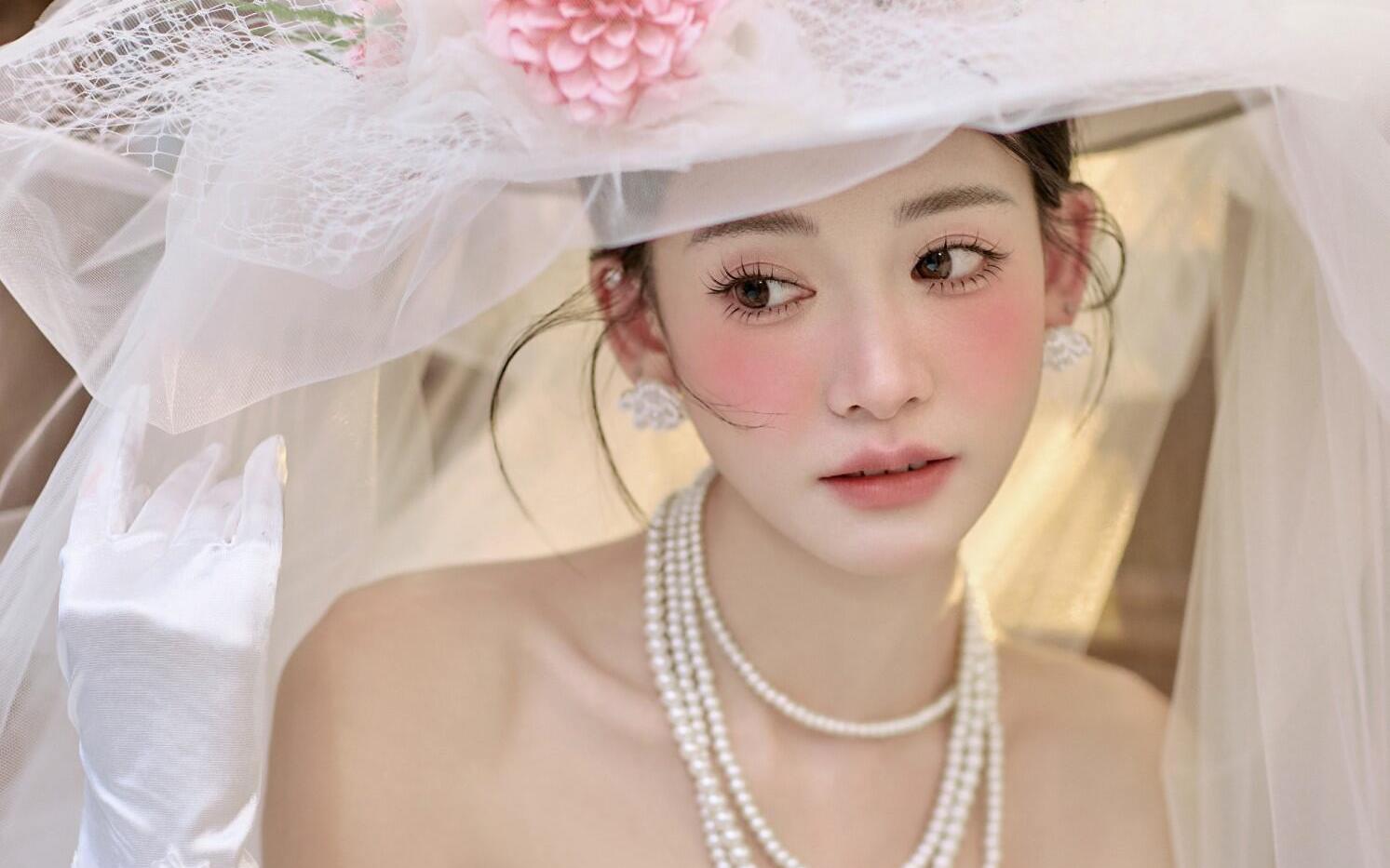 谁能拒绝法式鲜花大帽纱❤️婚纱照太美了