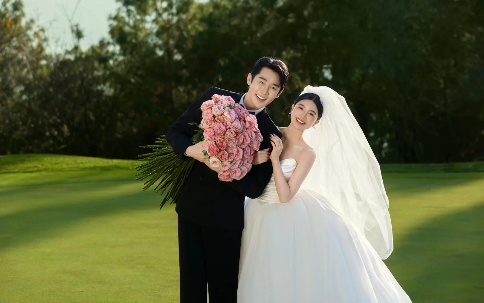 超治愈的森系草坪婚紗照??氛圍感絕了！