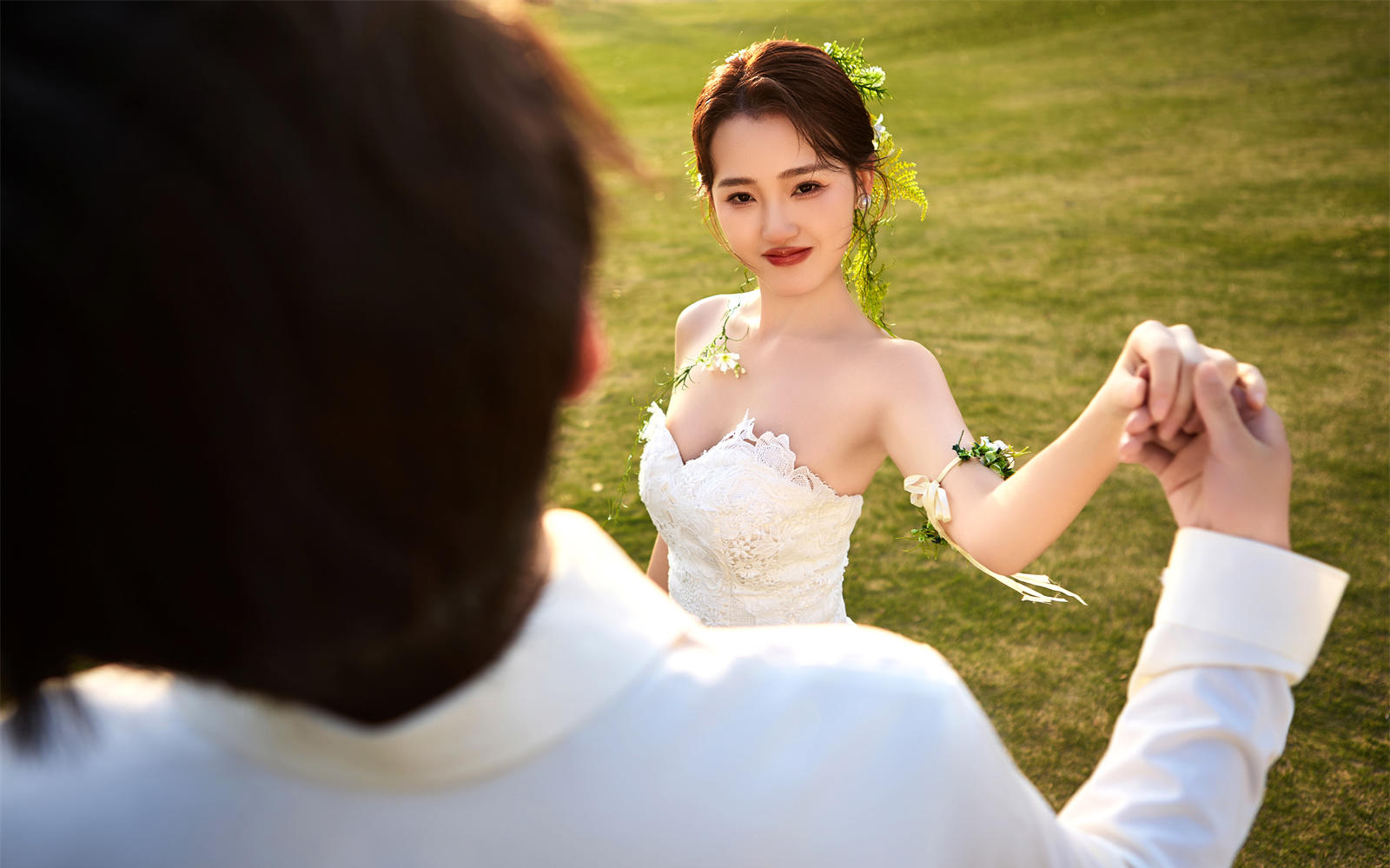 森系草坪婚纱照