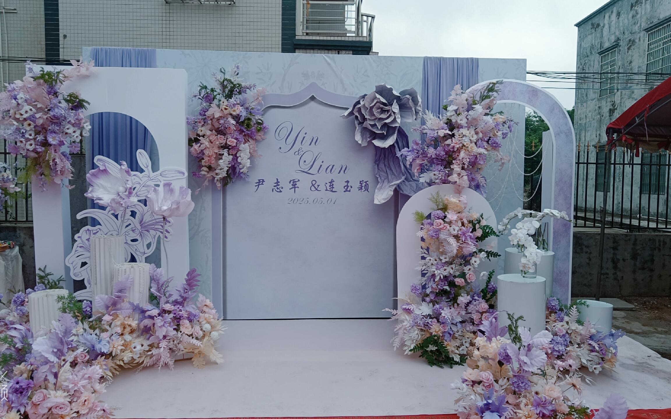 小預(yù)算紫色系婚禮背景墻 手機(jī)直出照片