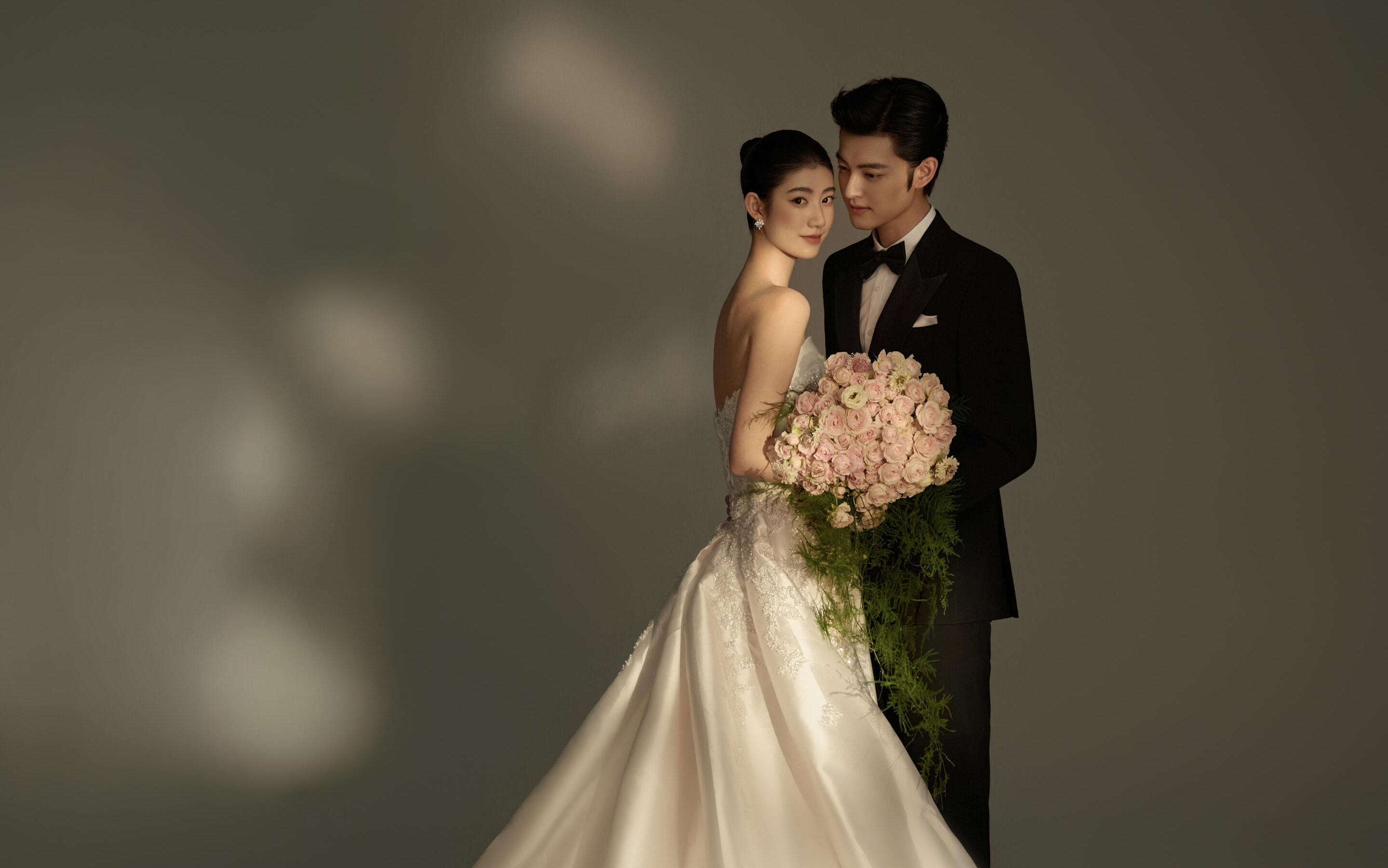 化繁为简的肖像感主纱婚纱照 光影好高级