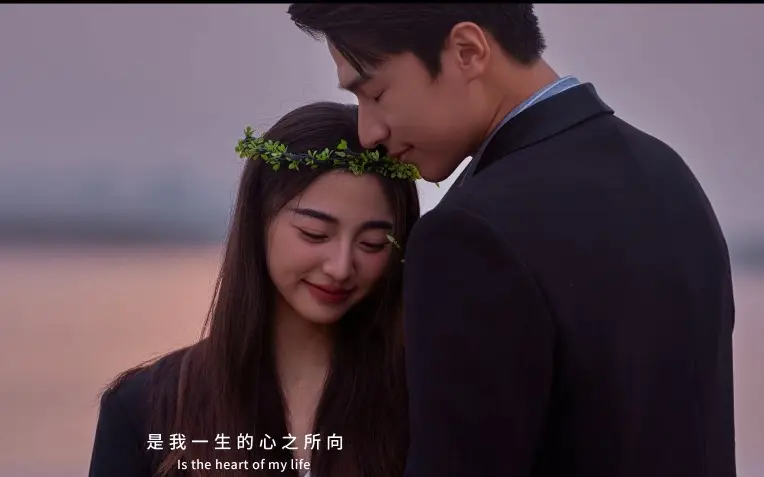 电影感十足的海边婚纱照