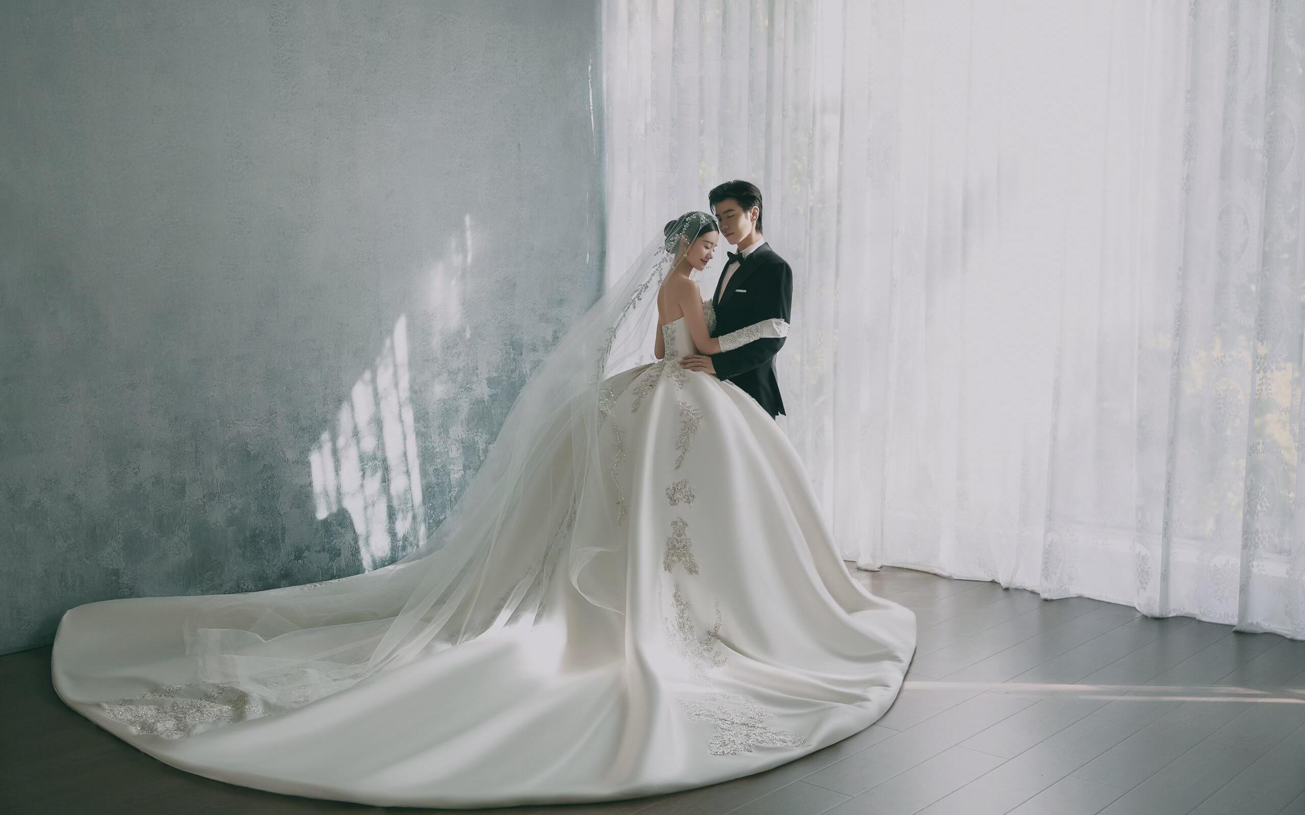 高級感爆棚的婚紗照?小富婆必拍的室內(nèi)白紗