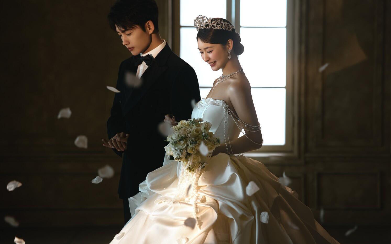 一眼沦陷丨法式光影古堡公主婚纱照💍