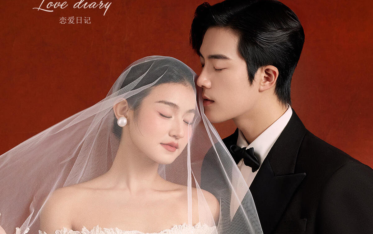 紅墻下的法式復(fù)古婚照！這才是骨子里的浪漫