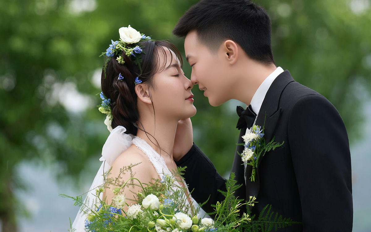 草坪婚紗照｜愛意在呼吸里漫成詩