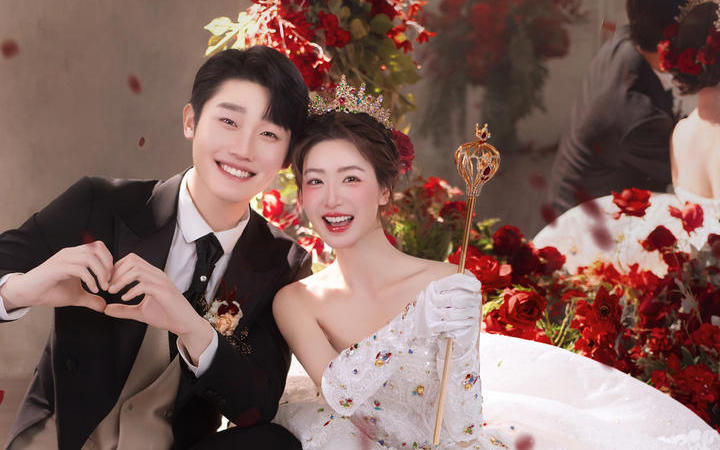 小众高级的复古玫瑰墙婚纱照💕浪漫满分