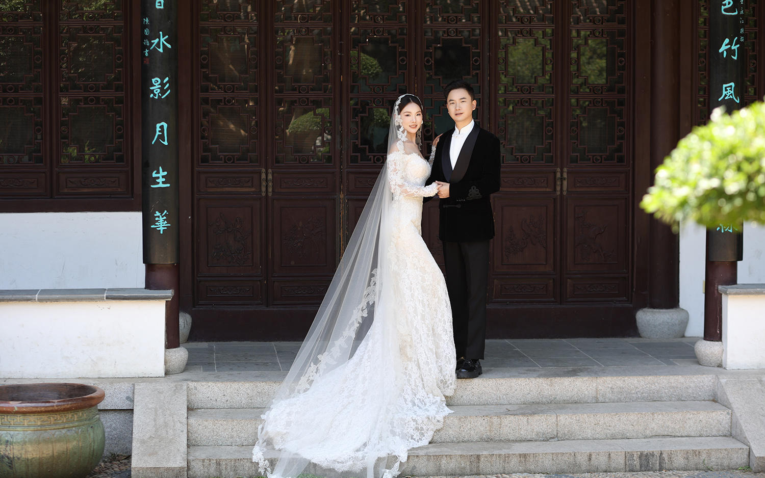 Ms Zou & Mr Zeng