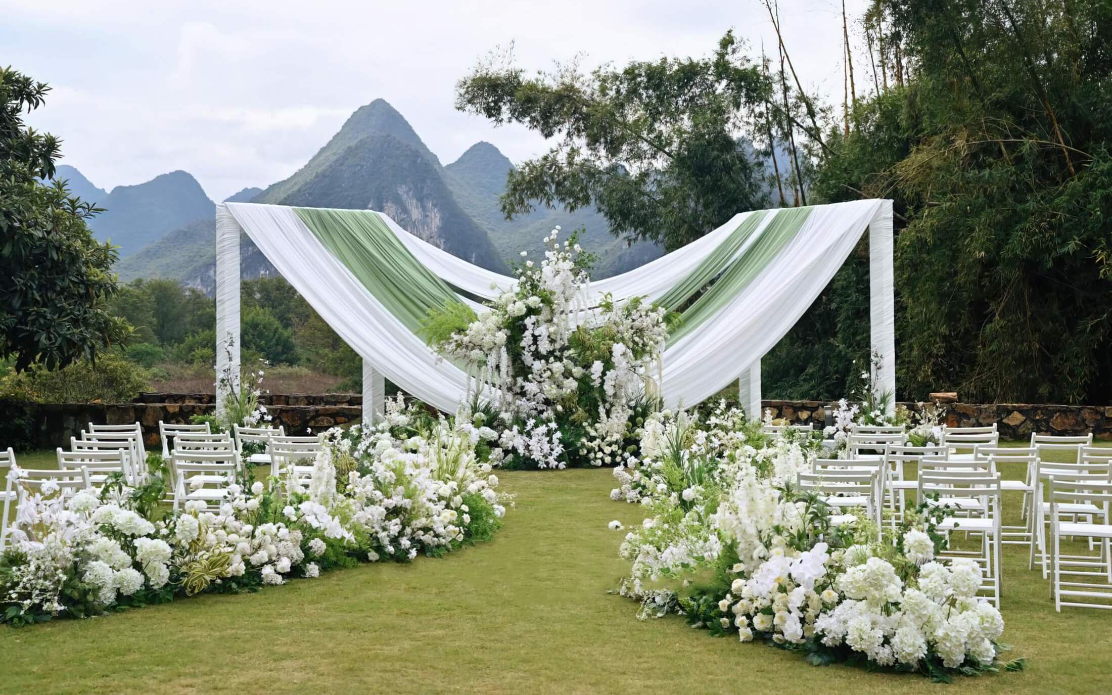 白綠清新布幔戶外草坪婚禮