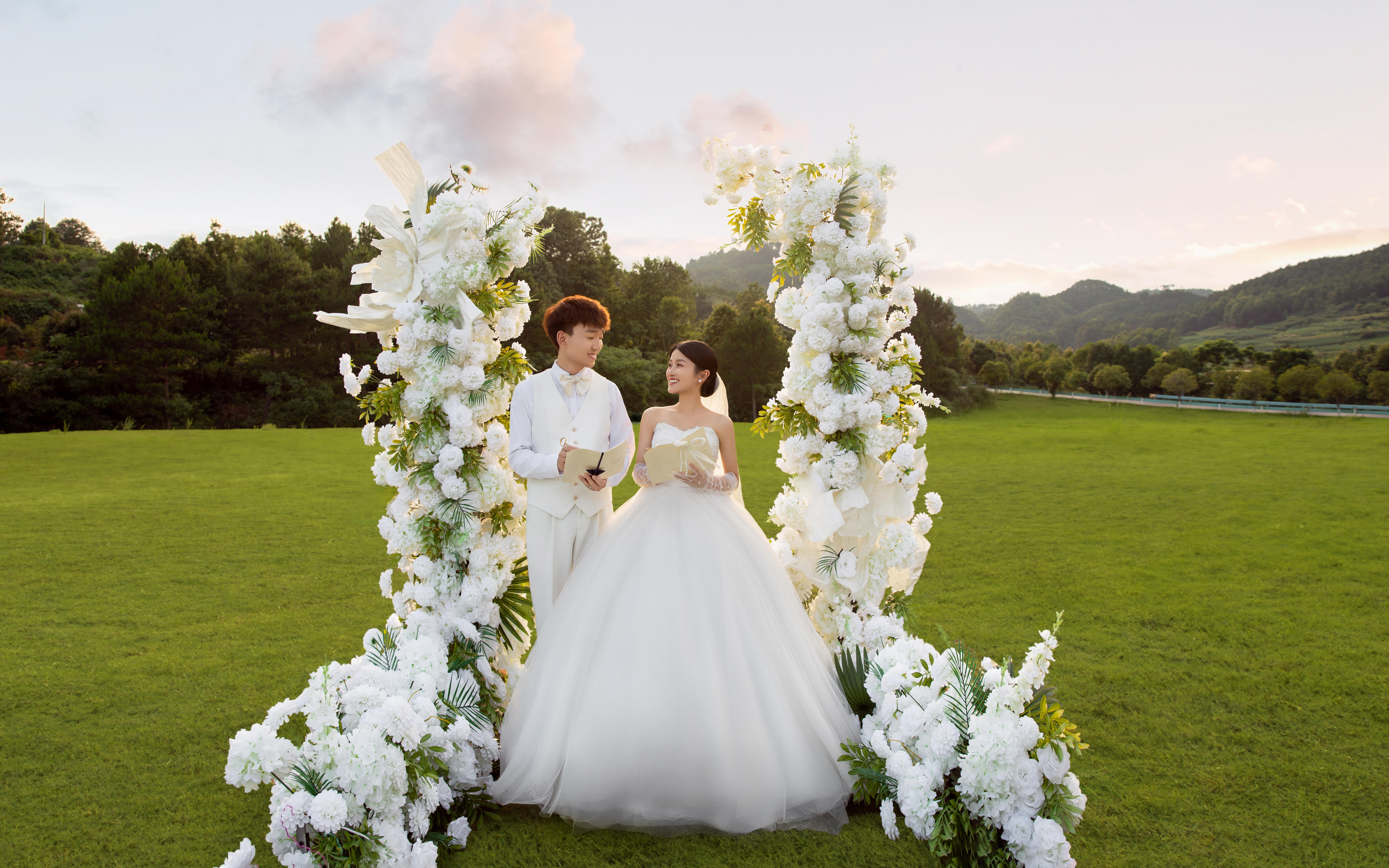 目的地草坪婚紗/唐韻漢風(fēng)/新中式喜嫁/室內(nèi)主紗