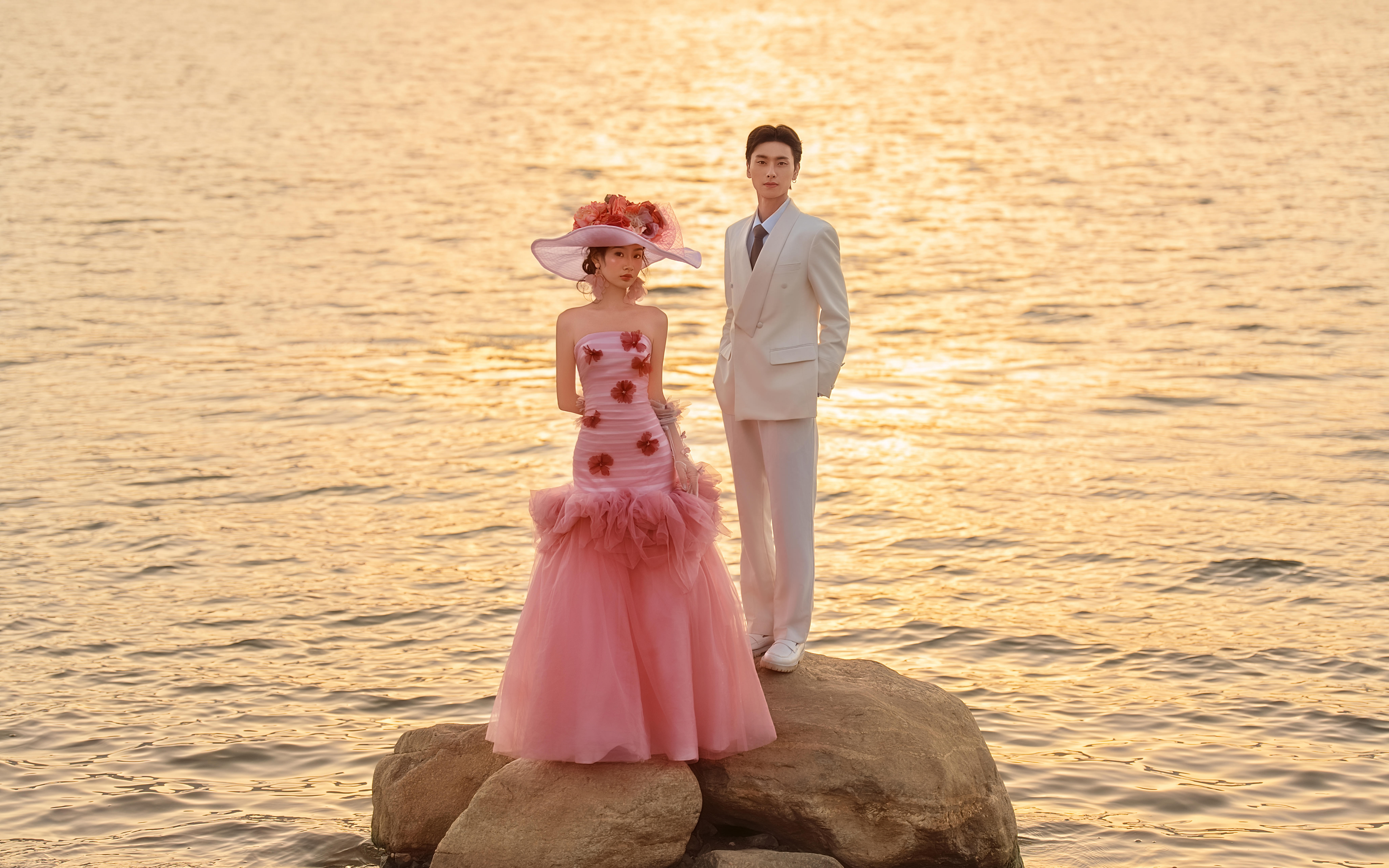 ✨大理洱海｜橘子味的夕阳把婚纱染成金箔啦！💫