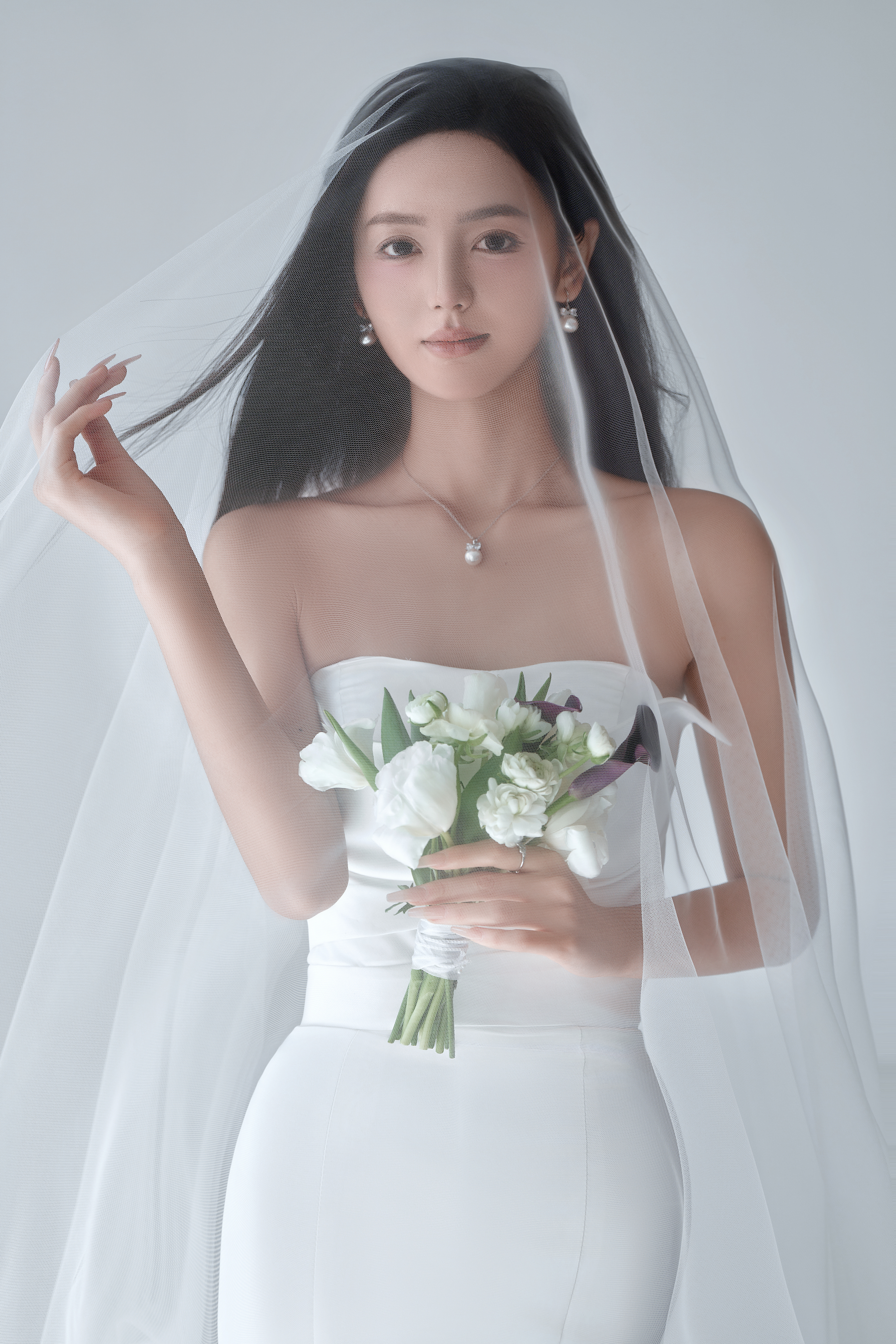 4699套餐送：跟妝+新娘4套+伴娘服+伴郎服 