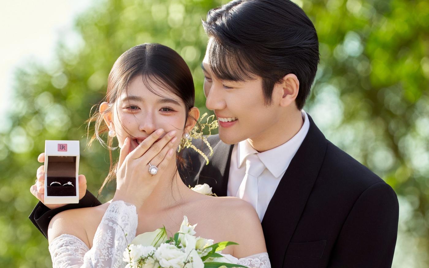 光斑在裙擺上跳舞