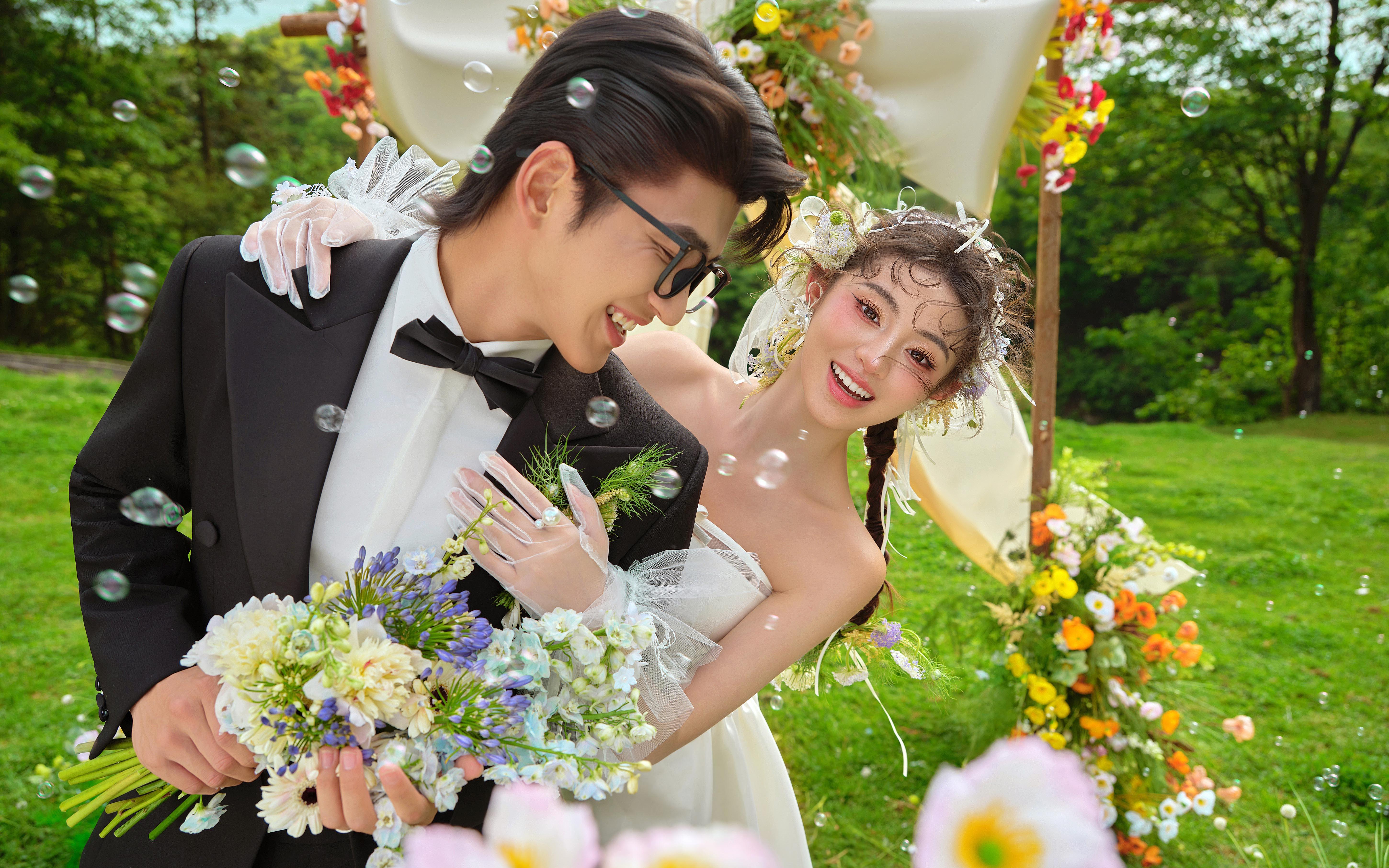 风传花信/含糖量满分的甜心结草坪婚纱照