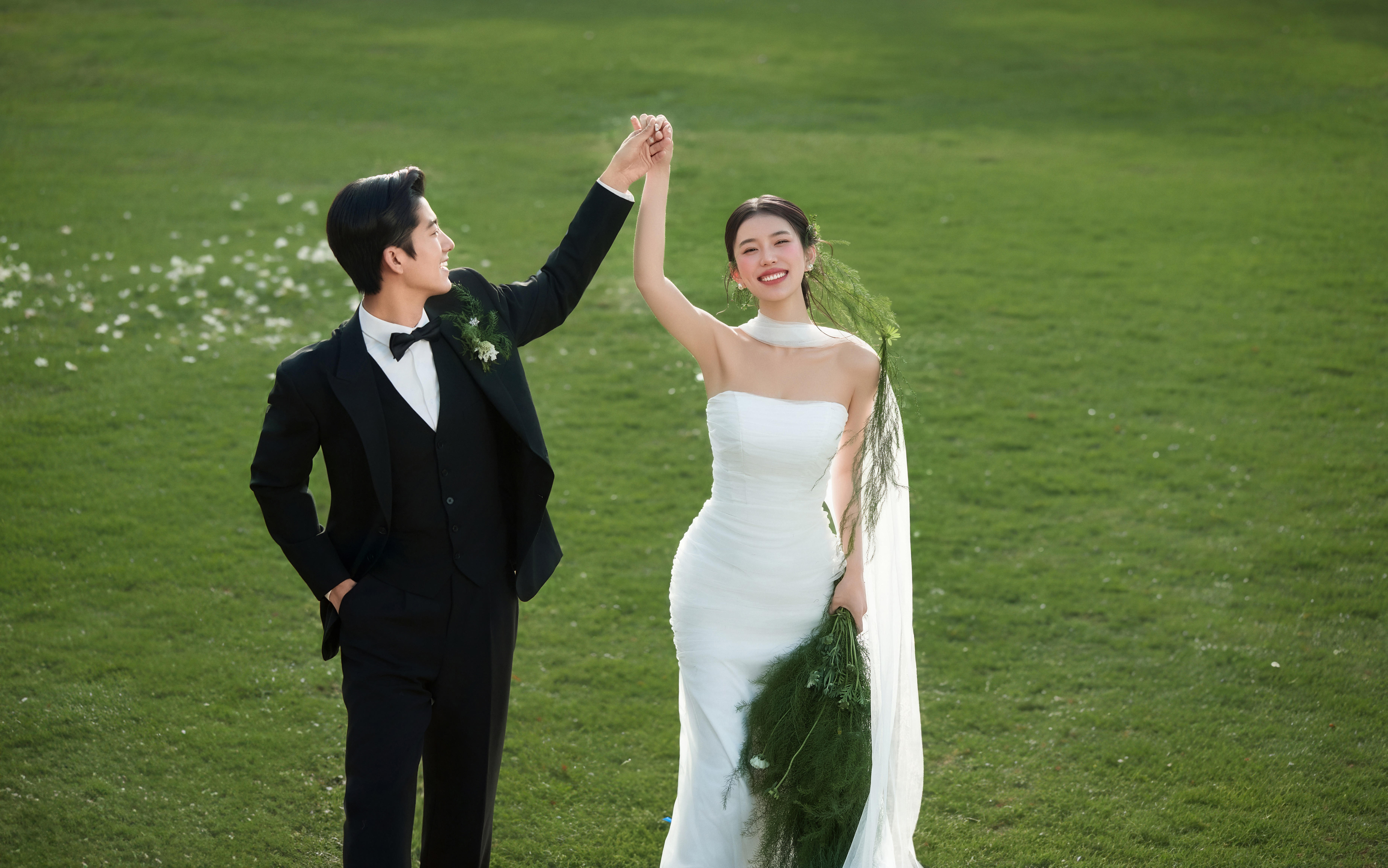 韩式清新草坪婚纱照