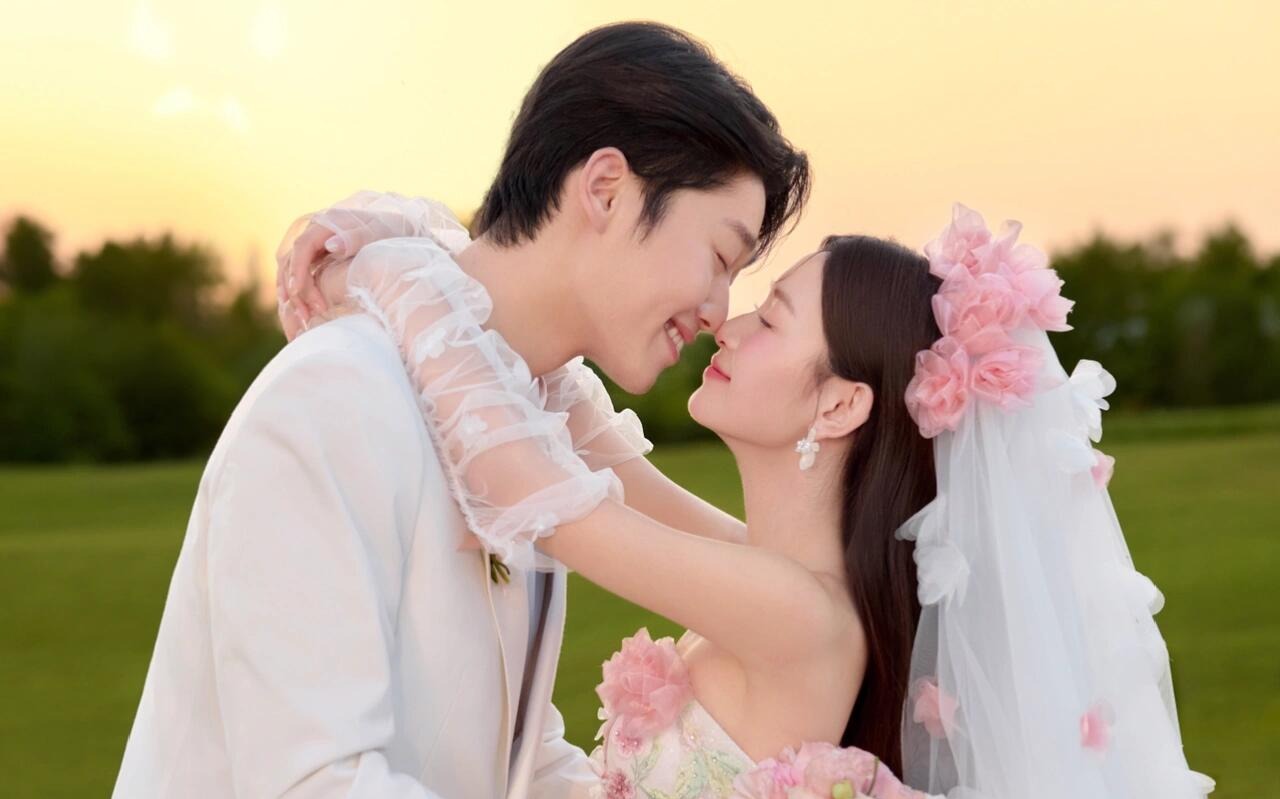 【不一样的草坪婚纱照】