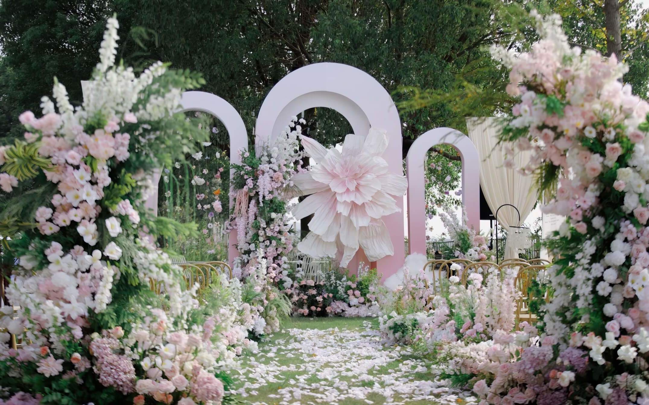 【梦幻婚庆礼仪策划】户外粉色韩式纸艺草坪婚礼