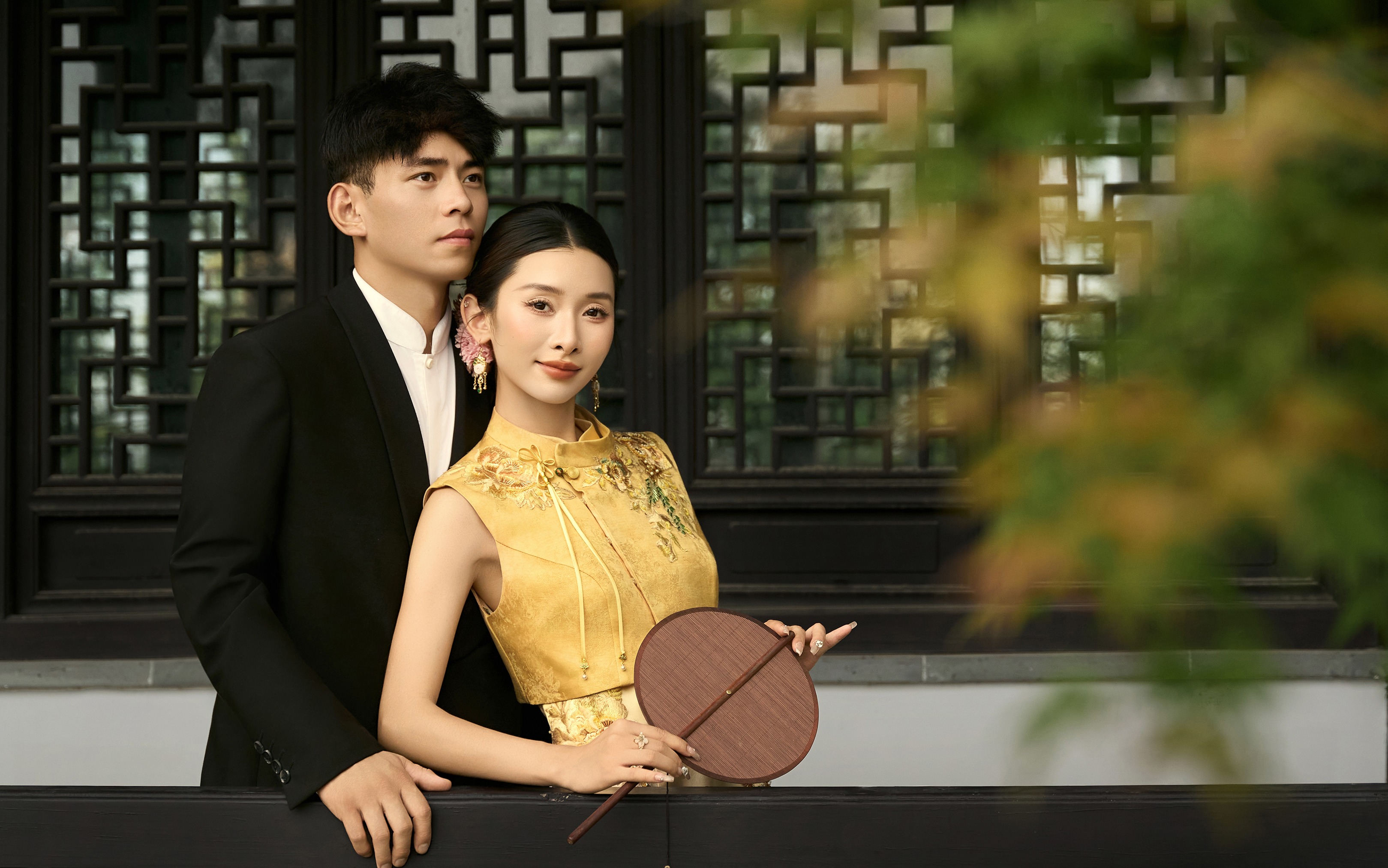 驻马店园林金色旗袍丨把东方雅致拍进婚纱照