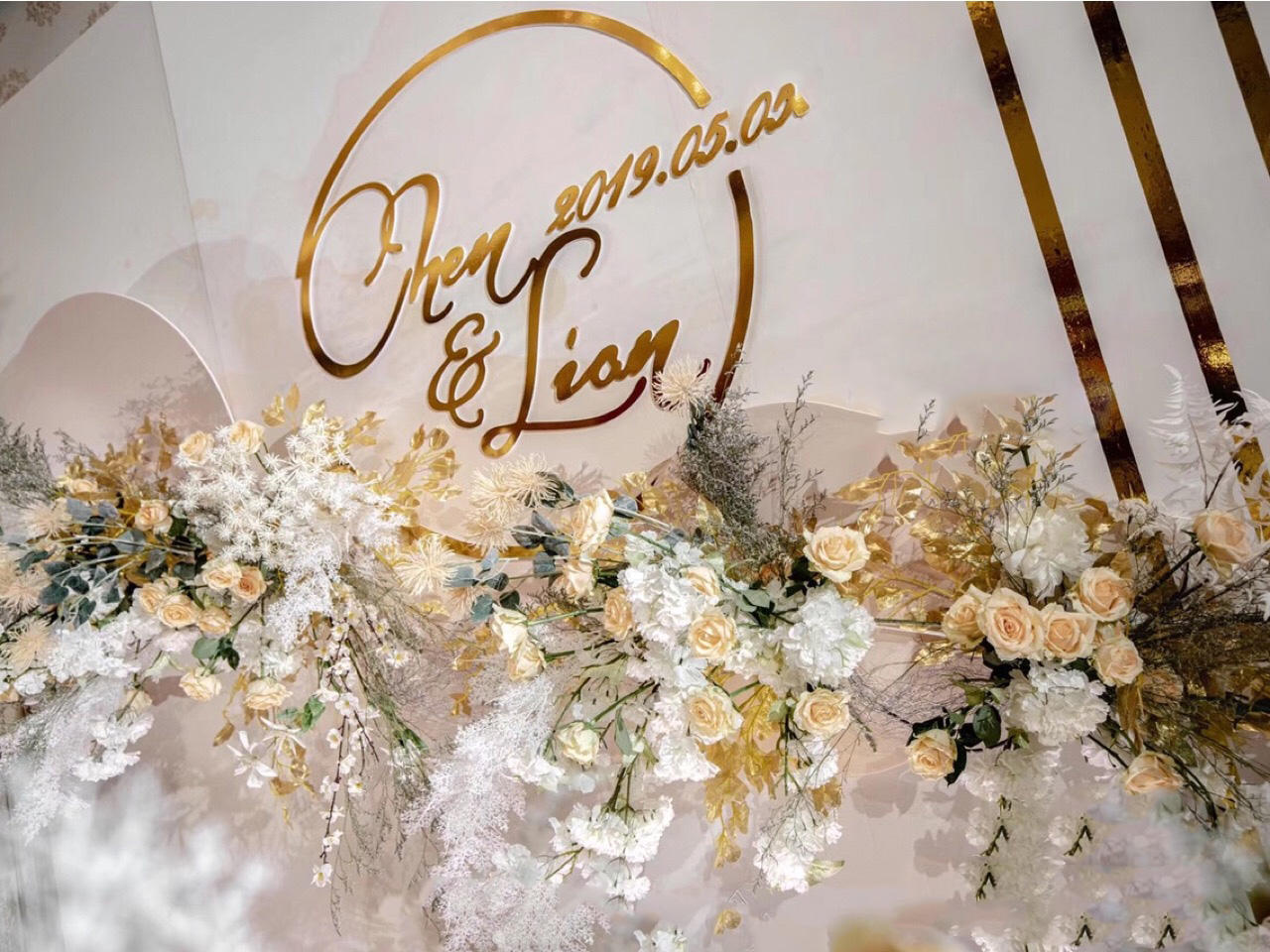 香槟色西式简约大方婚礼布置