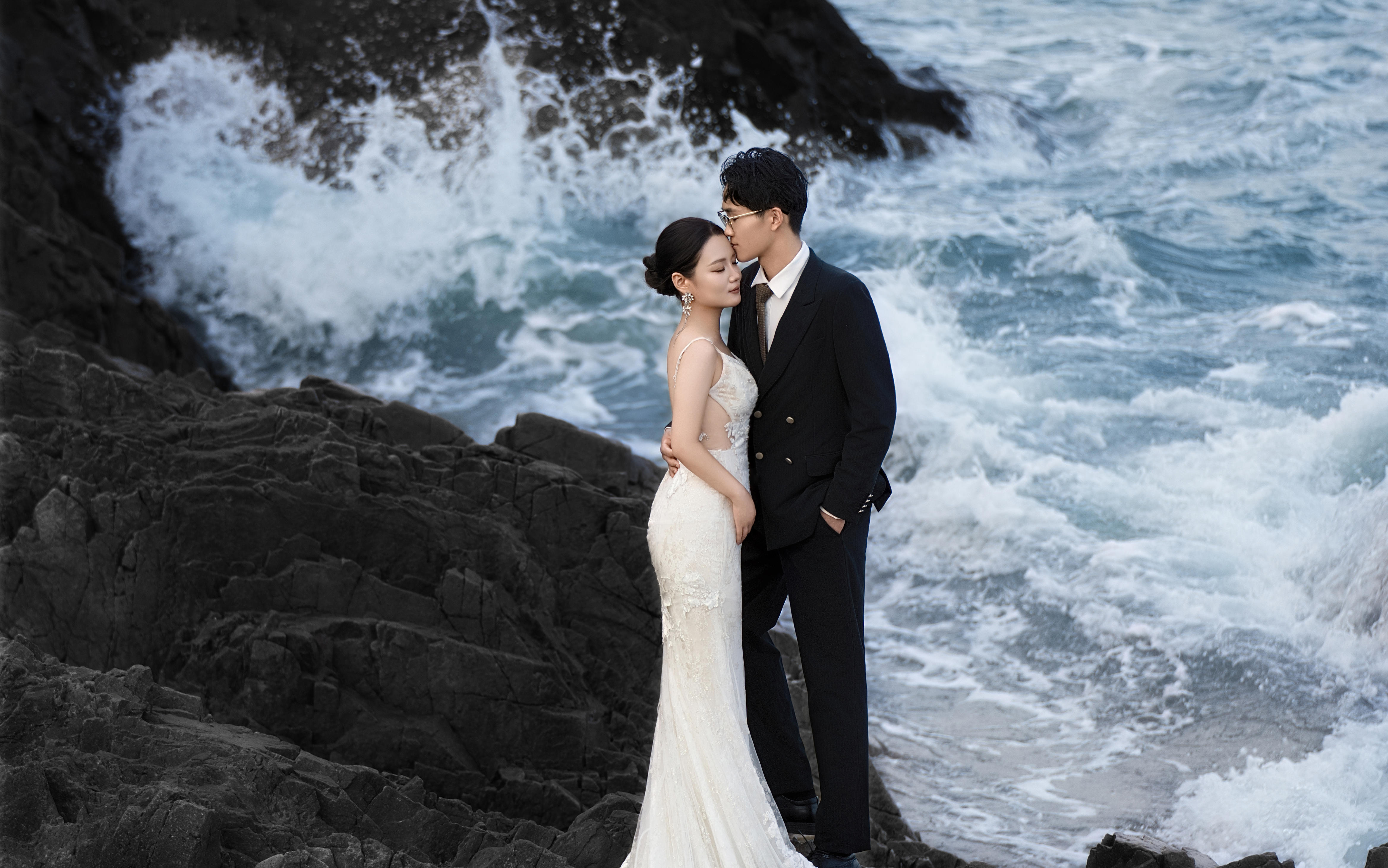 劉慶榮夫婦/海邊礁石