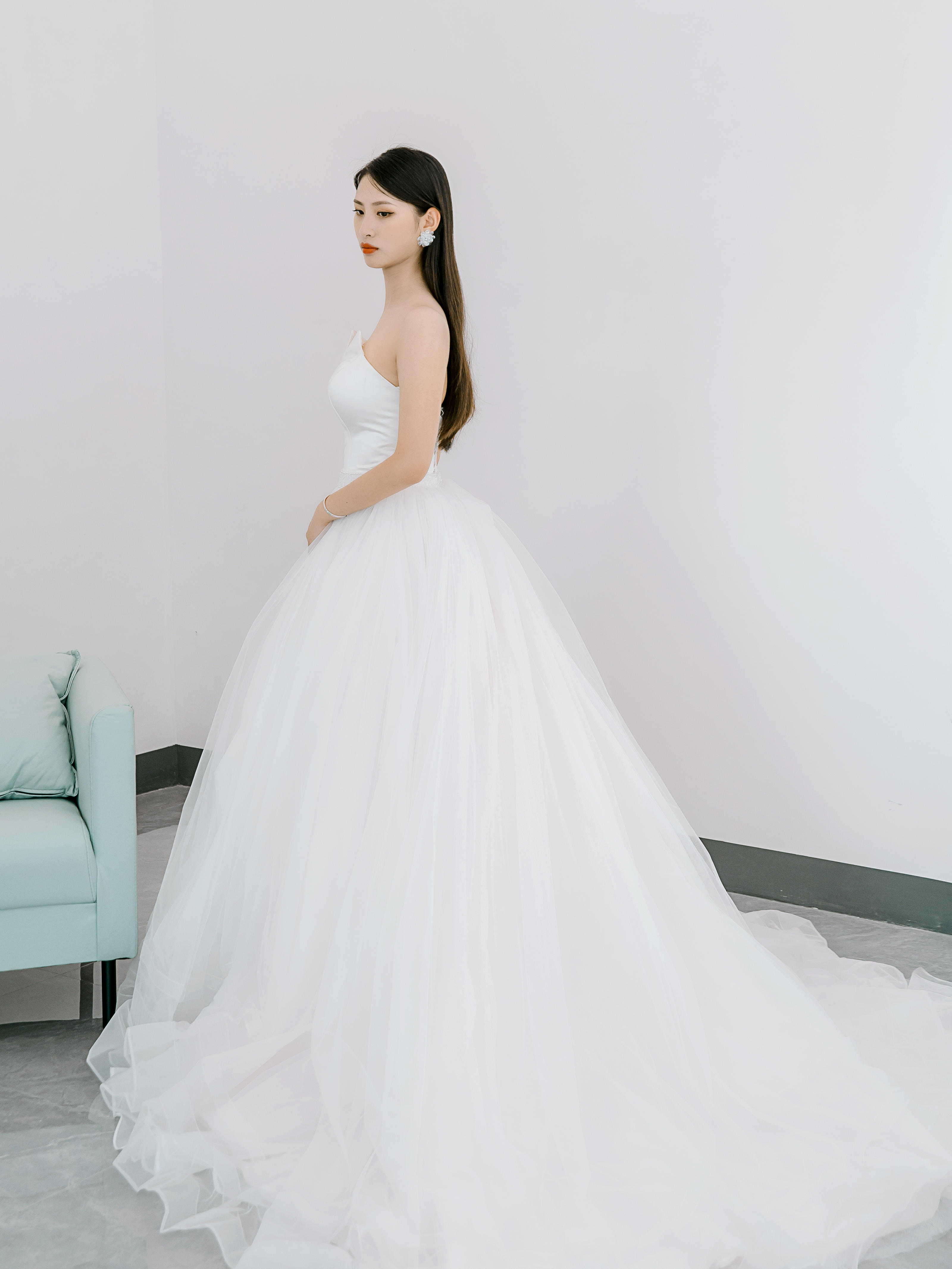 慕纱~无袖抹胸韩式小拖尾主纱