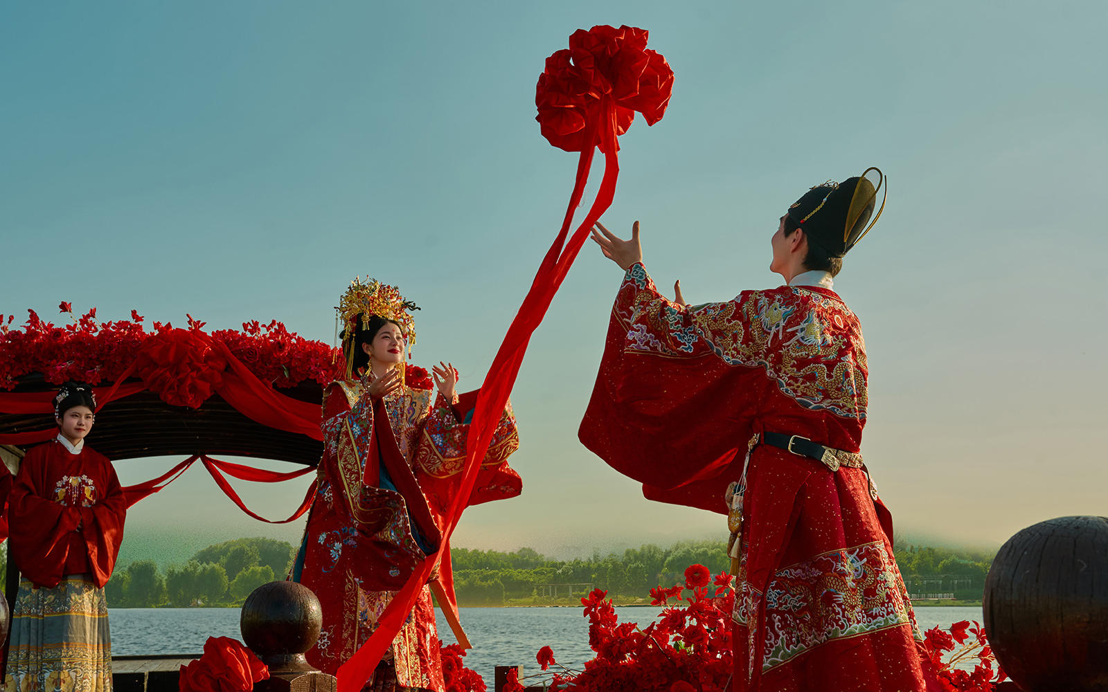 真不是电视剧截图❤圆梦了水上汉服婚纱照