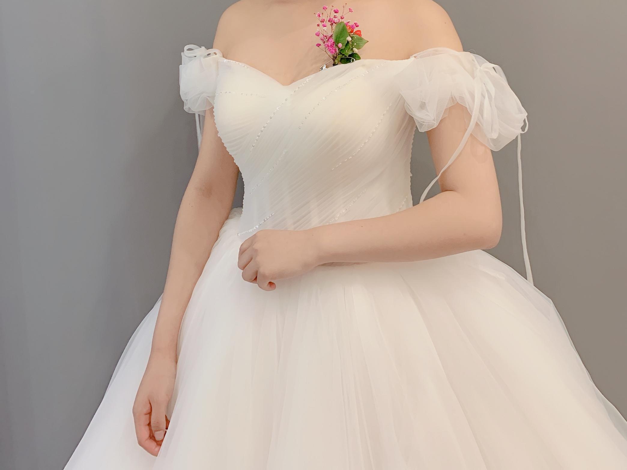 【超值租赁】优雅齐地婚纱+大气敬酒服