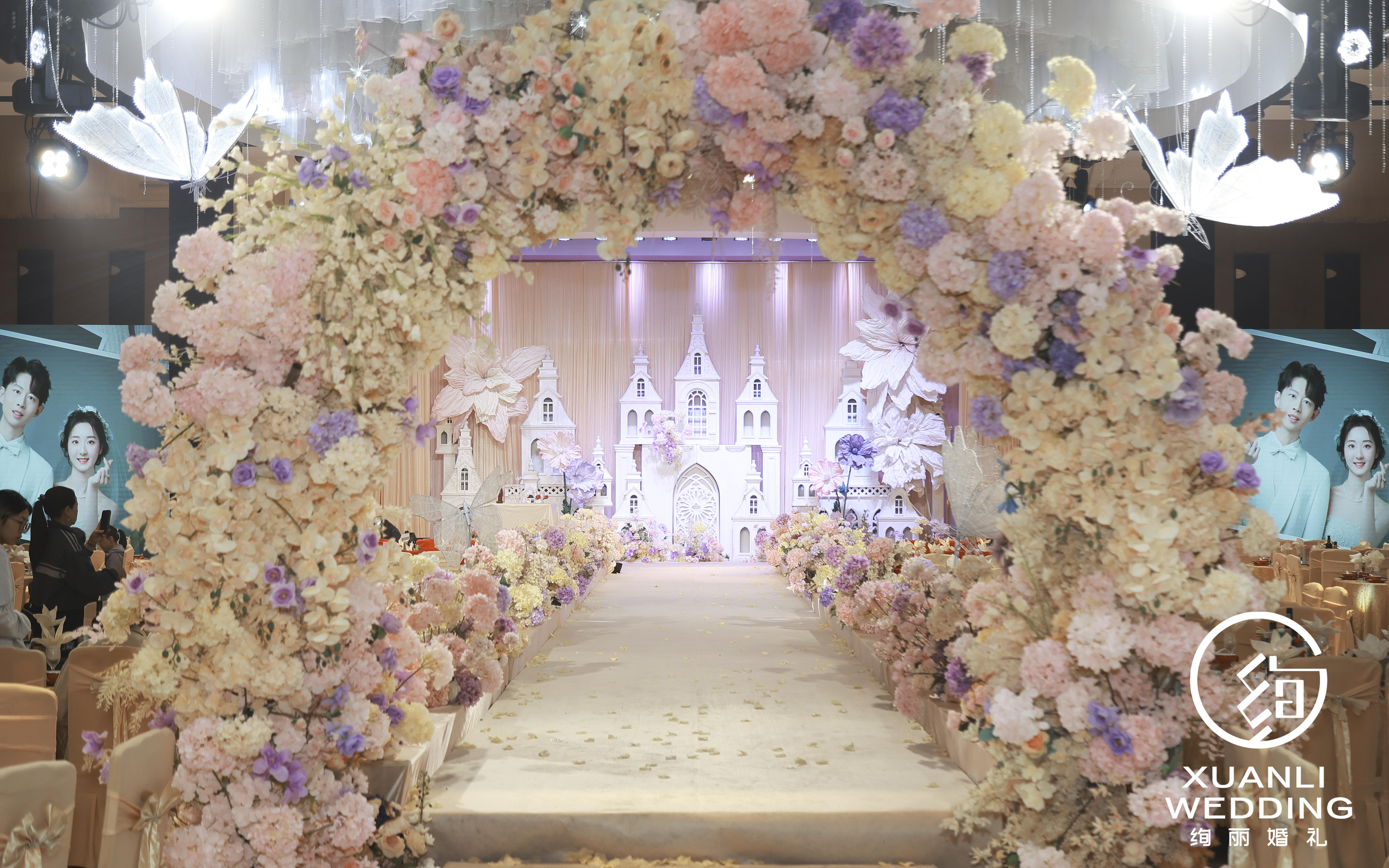 香檳金?城堡童話風婚禮