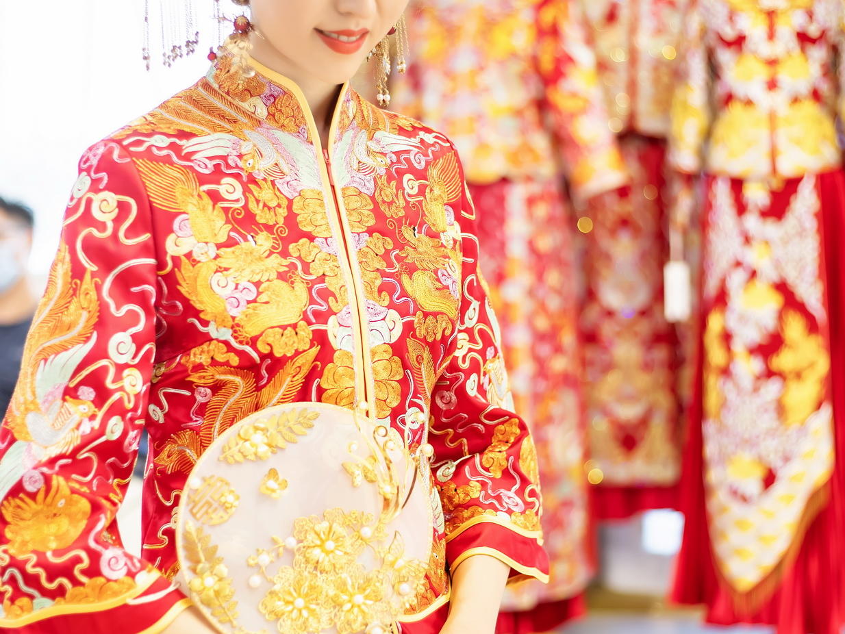 高级化妆师+助理全程新娘跟妆