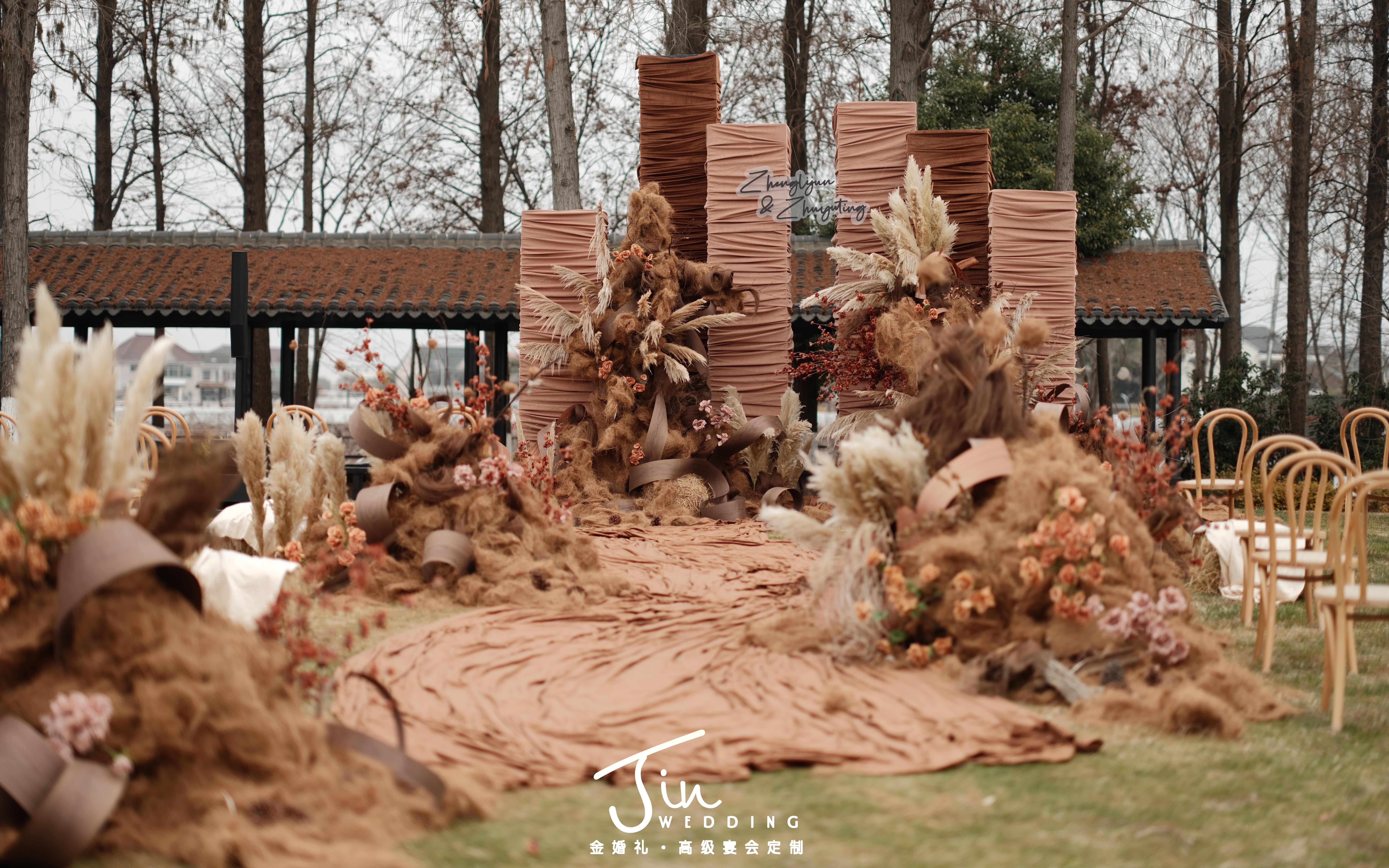 美拉德色系的冬日戶外婚禮，簡直美翻了