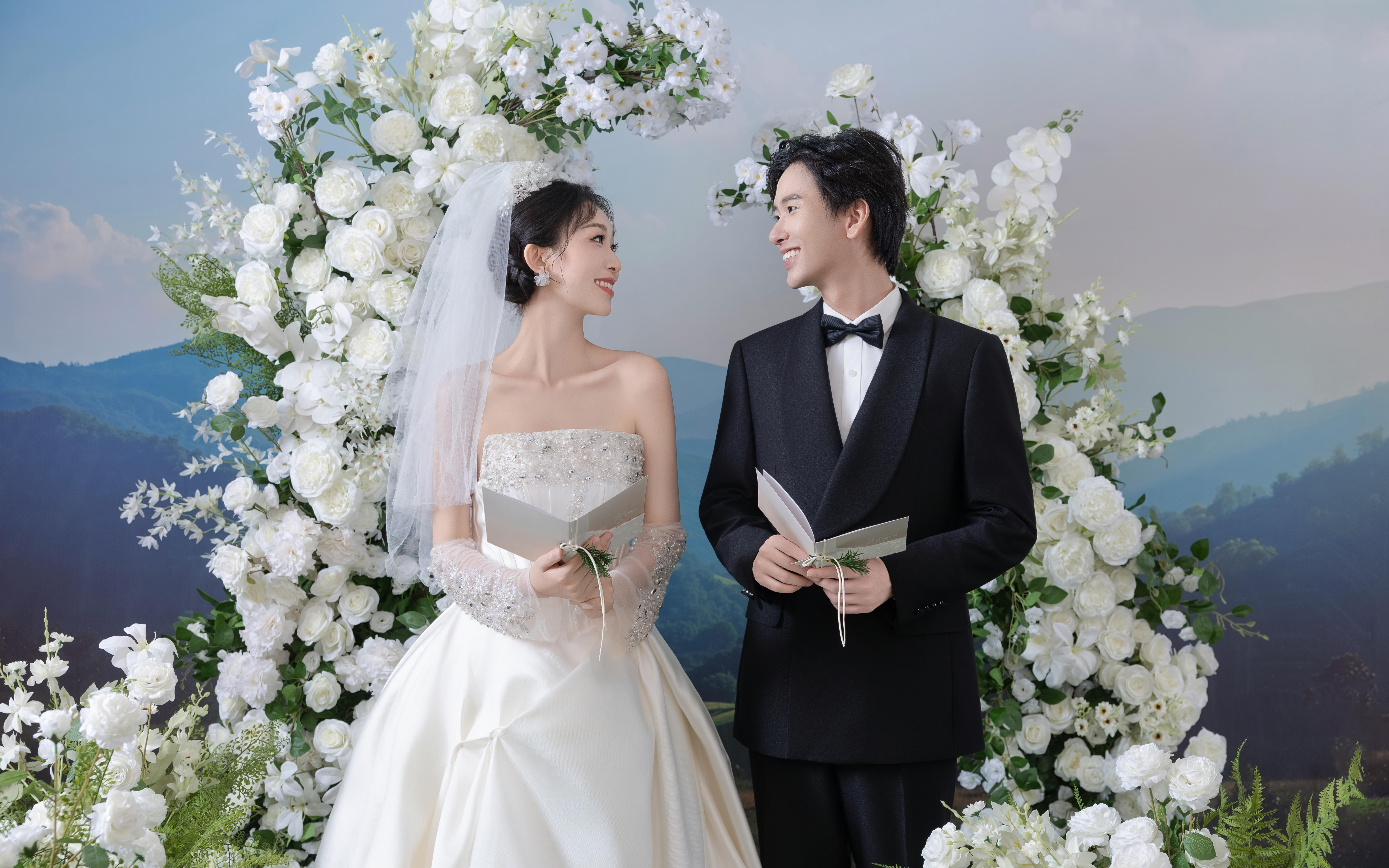 室內(nèi)造云巔，白紗映夢(mèng)幻，27℃恒溫拍攝，愛不受限