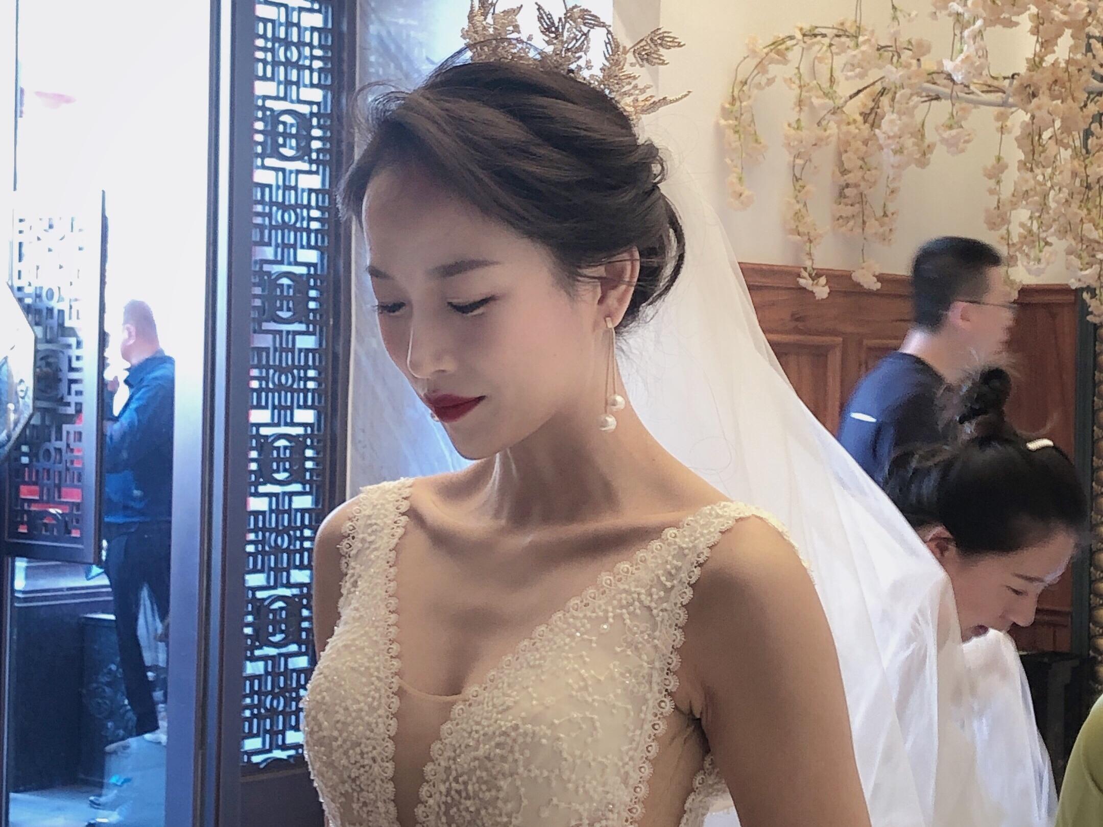 主理人档全程新娘跟妆打造婚礼精致妆容