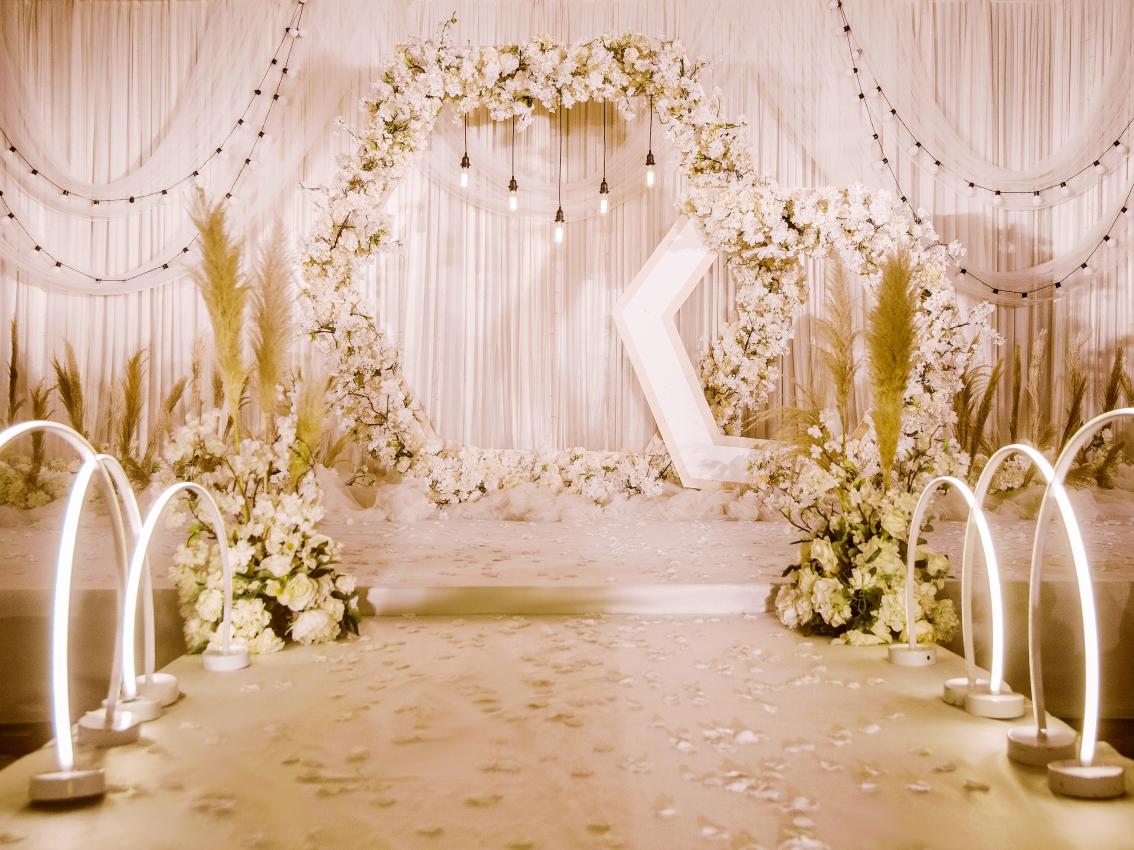 小预算的香槟色简约婚礼！全款送四大金刚