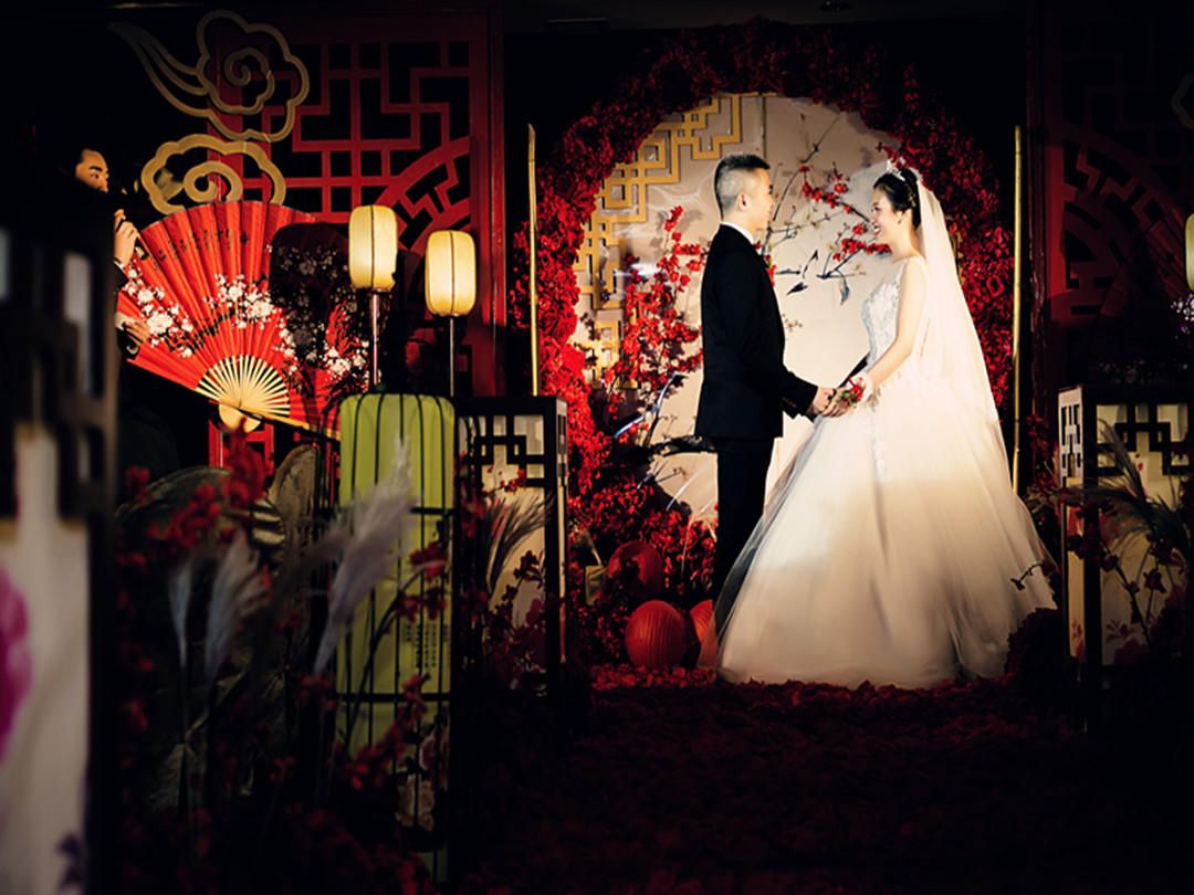 小场地精致红金新中式主题婚礼