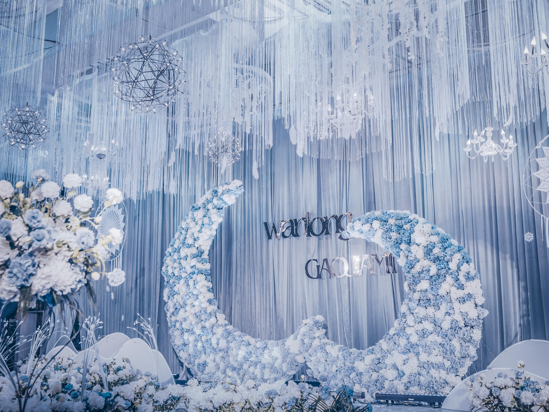 温馨端庄的蓝色月亮主题婚礼