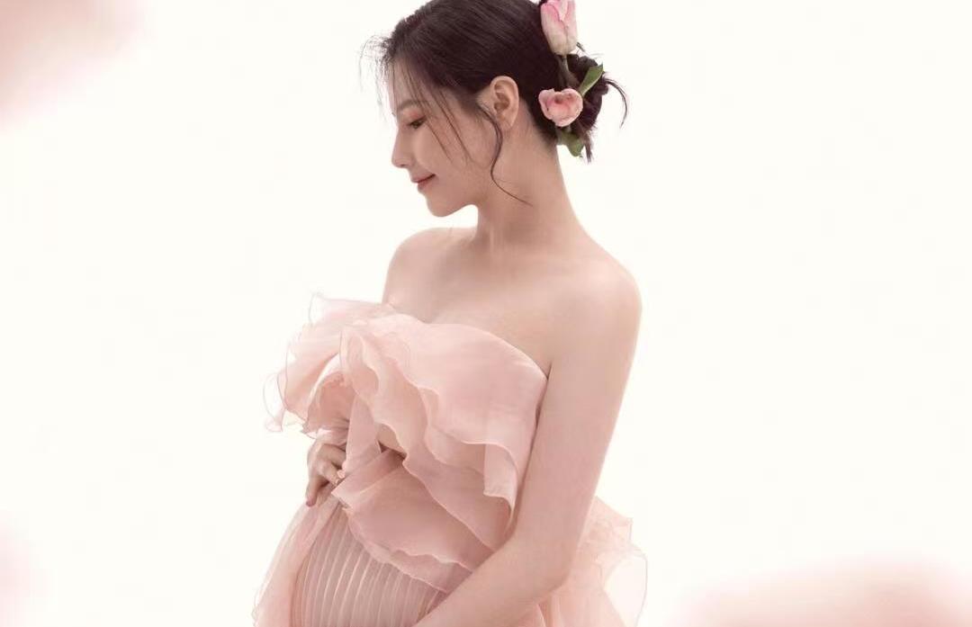 荡入云朵间浪漫孕妈咪写真