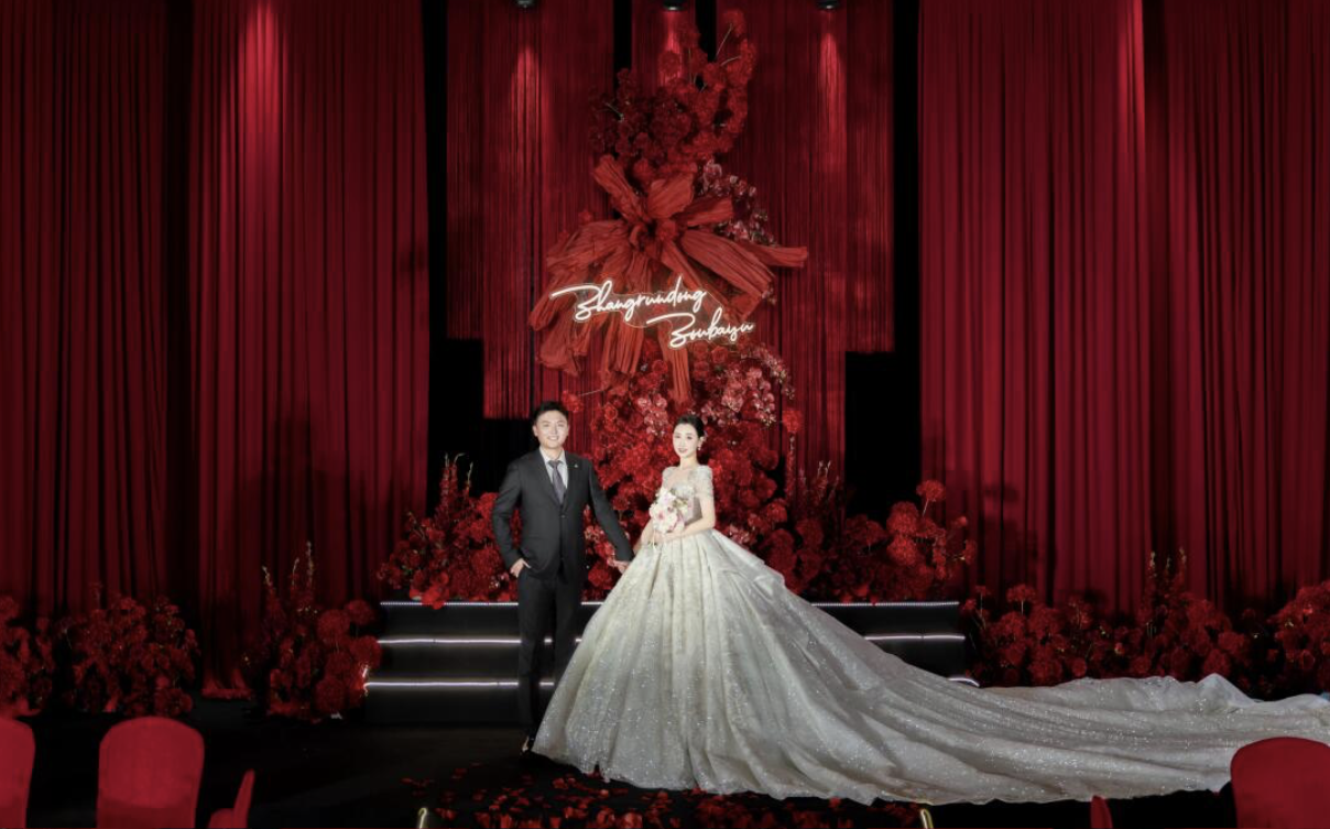 紅黑婚禮直接封神！熱烈又貴氣的浪漫誰(shuí)頂?shù)米? style=