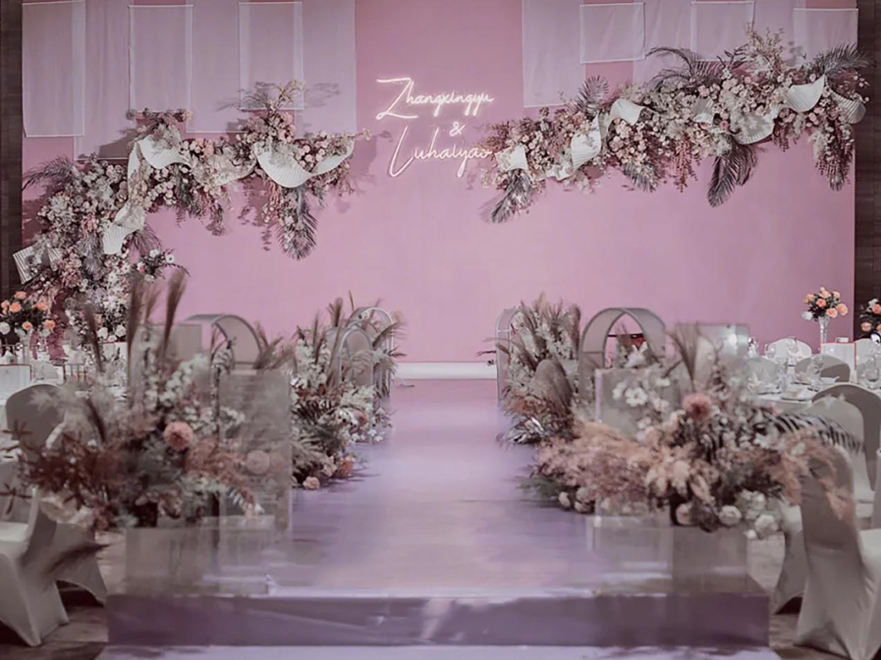 成都婚礼策划双双囍事婚礼馆室内粉色简约暗场ins